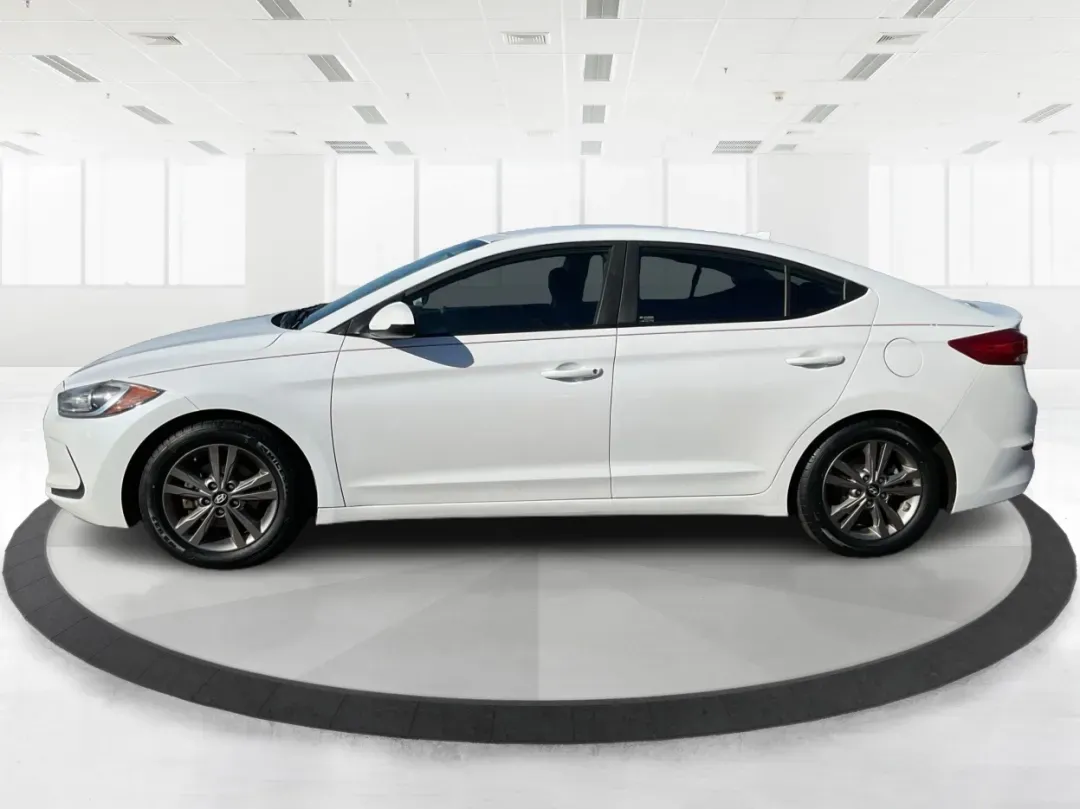 2018 Hyundai Elantra SEL (5NPD84LF6JH) with an Nu 2L I-4 DOHC engine, located at 4508 South Dixie Dr, Moraine, OH, 45439, (937) 908-9800, 39.689976, -84.218452 - **Elevate Your Daily Drive with the 2018 Hyundai Elantra SEL Perfect for Commuters and Families Alike!**<br /> <br /> Are you searching for a reliable and stylish vehicle that fits into your busy lifestyle? At Advantage Car and Credit - Piqua, we understand that finding the right car can be challen - Photo#5