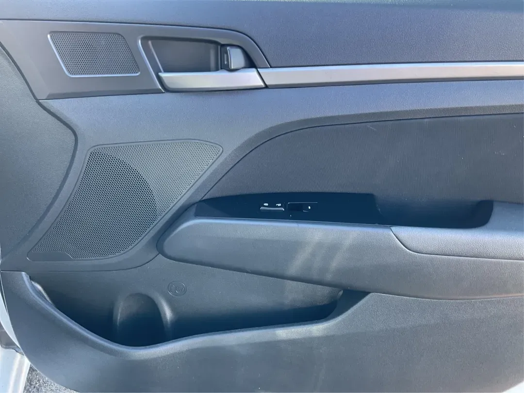 2018 Hyundai Elantra SEL (5NPD84LF6JH) with an Nu 2L I-4 DOHC engine, located at 4508 South Dixie Dr, Moraine, OH, 45439, (937) 908-9800, 39.689976, -84.218452 - **Elevate Your Daily Drive with the 2018 Hyundai Elantra SEL Perfect for Commuters and Families Alike!**<br /> <br /> Are you searching for a reliable and stylish vehicle that fits into your busy lifestyle? At Advantage Car and Credit - Piqua, we understand that finding the right car can be challen - Photo#18