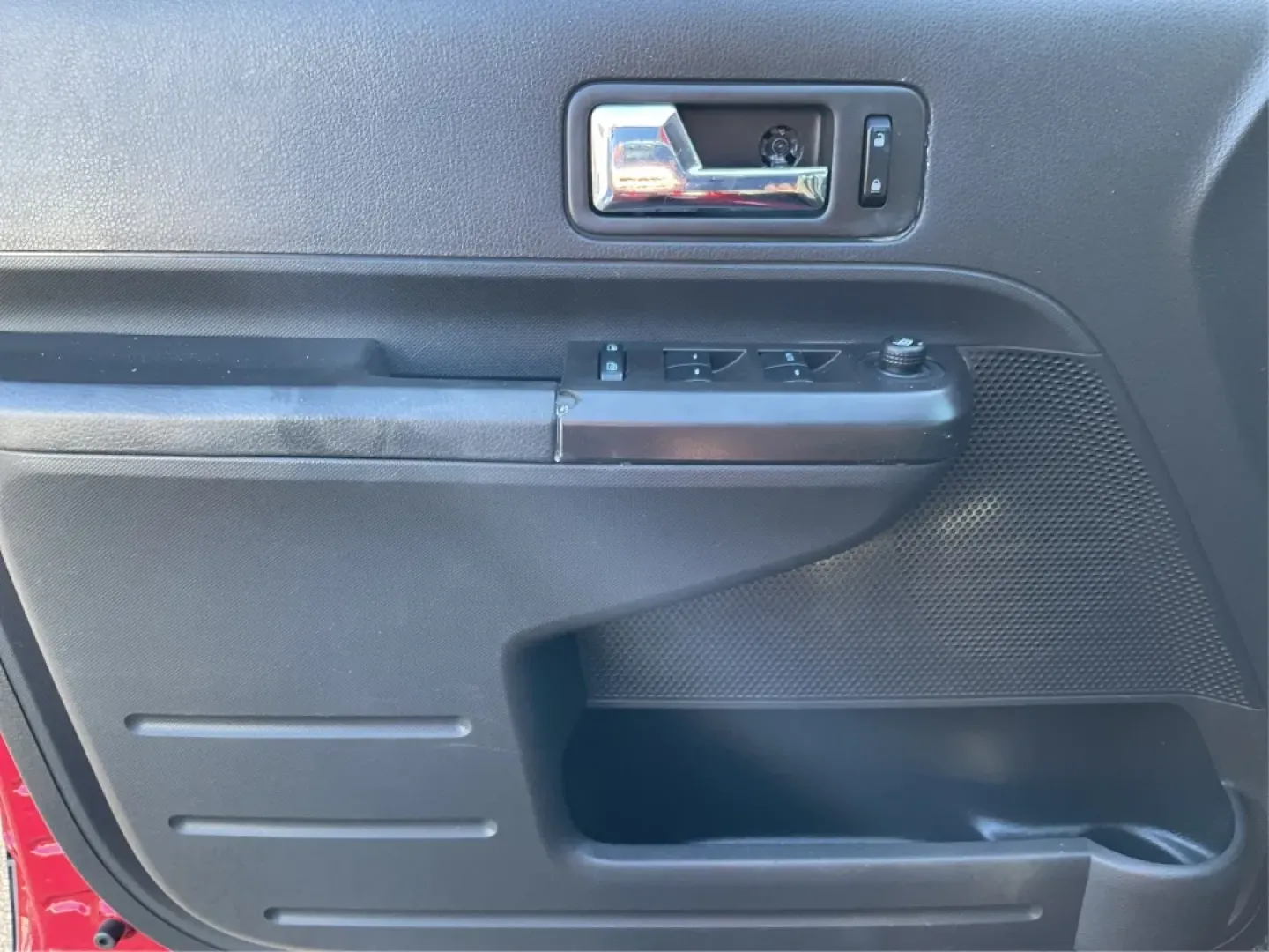 2010 Ford Edge SEL (2FMDK4JC1AB) with an Duratec 3.5L V-6 DOHC engine, located at 1230 East Main St, Xenia, OH, 45385, (937) 908-9800, 39.688026, -83.910172 - Are you in search of a family-friendly SUV that effortlessly combines style, comfort, and functionality? Look no further than this striking 2010 Ford Edge SEL at Advantage Car and Credit in Xenia, OH. Whether you're navigating daily commutes, planning weekend adventures with the family, or simply ru - Photo#19