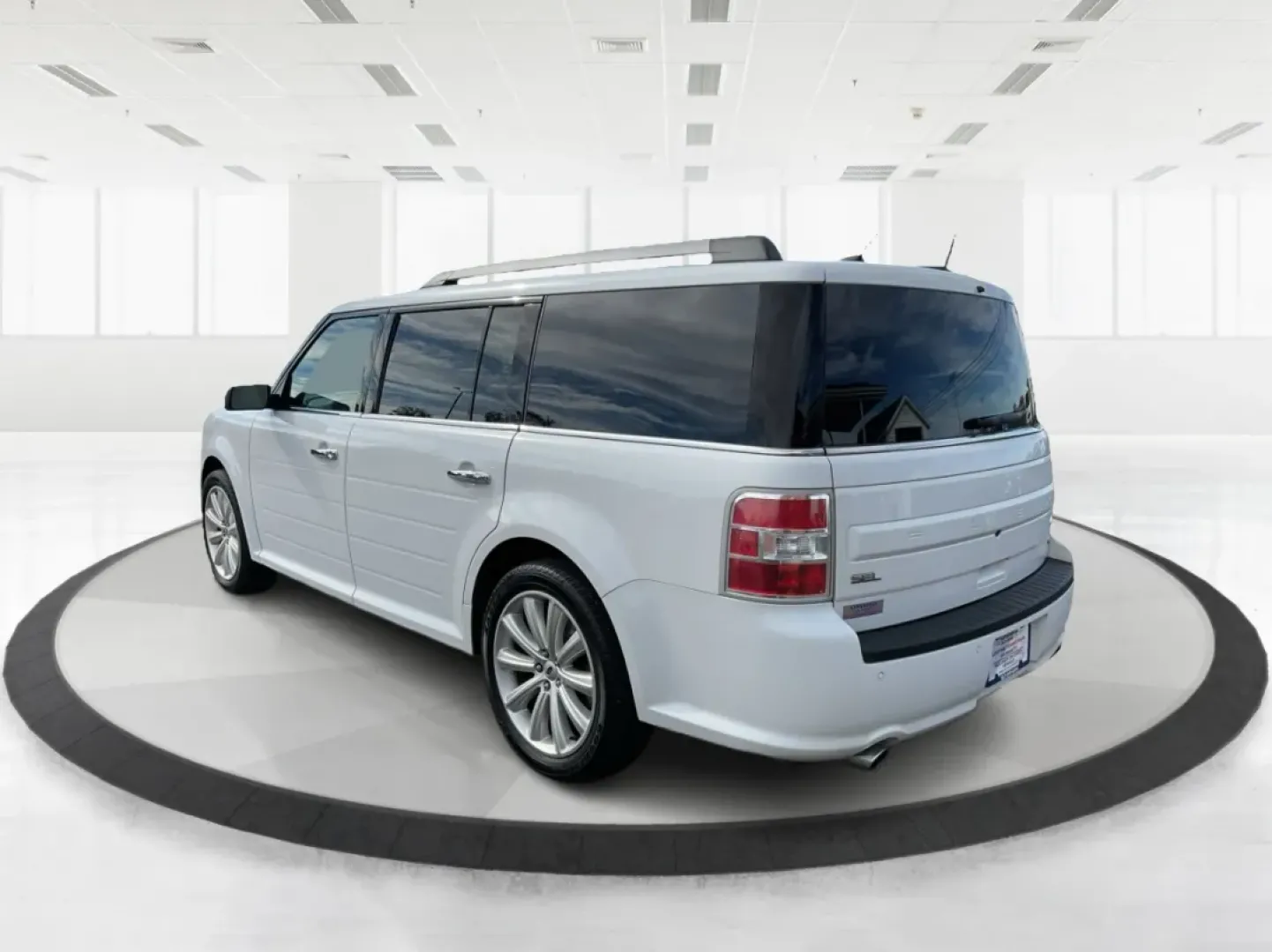 2015 Ford Flex SEL (2FMHK6C89FB) with an 3.5L V-6 DOHC engine, located at 4508 South Dixie Dr, Moraine, OH, 45439, (937) 908-9800, 39.689976, -84.218452 - **Embrace Adventures with the 2015 Ford Flex SEL at Advantage Car and Credit - Moraine!**<br /> <br /> Are you ready to elevate your lifestyle? The 2015 Ford Flex SEL is the perfect blend of comfort, versatility, and style, making it ideal for families and adventurers alike. Whether you're navigatin - Photo#4