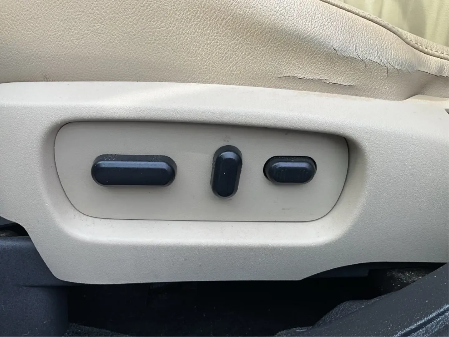 2015 Ford Flex SEL (2FMHK6C89FB) with an 3.5L V-6 DOHC engine, located at 4508 South Dixie Dr, Moraine, OH, 45439, (937) 908-9800, 39.689976, -84.218452 - **Embrace Adventures with the 2015 Ford Flex SEL at Advantage Car and Credit - Moraine!**<br /> <br /> Are you ready to elevate your lifestyle? The 2015 Ford Flex SEL is the perfect blend of comfort, versatility, and style, making it ideal for families and adventurers alike. Whether you're navigatin - Photo#18