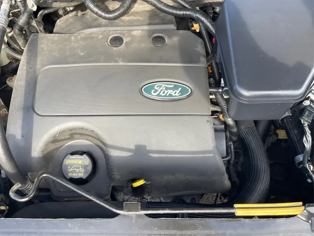 2013 Ford Edge Limited (2FMDK4KC5DB) with an 3.5L V-6 DOHC engine, located at 4508 South Dixie Dr, Moraine, OH, 45439, (937) 908-9800, 39.689976, -84.218452 - **Elevate Your Lifestyle with the 2013 Ford Edge Limited at Advantage Car and Credit - Moraine!**<br /> <br /> Are you searching for the perfect SUV that effortlessly blends comfort, functionality, and style? Look no further than the 2013 Ford Edge Limited, available now at Advantage Car and Credit - Photo#11