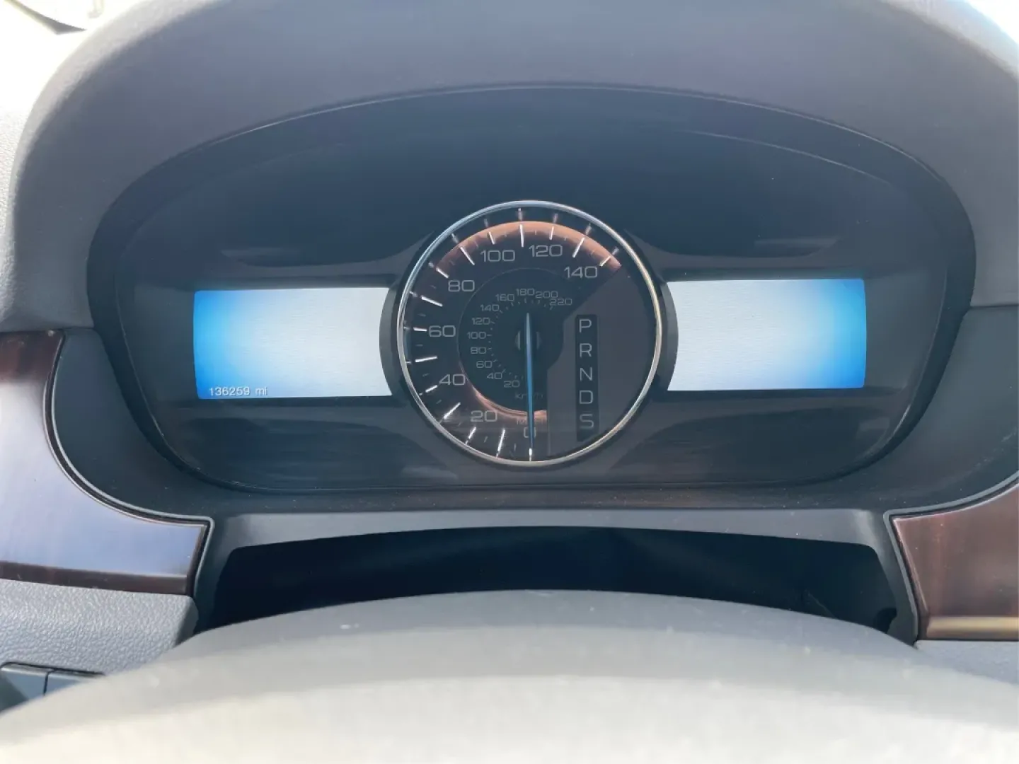 2013 Ford Edge Limited (2FMDK4KC5DB) with an 3.5L V-6 DOHC engine, located at 4508 South Dixie Dr, Moraine, OH, 45439, (937) 908-9800, 39.689976, -84.218452 - **Elevate Your Lifestyle with the 2013 Ford Edge Limited at Advantage Car and Credit - Moraine!**<br /> <br /> Are you searching for the perfect SUV that effortlessly blends comfort, functionality, and style? Look no further than the 2013 Ford Edge Limited, available now at Advantage Car and Credit - Photo#15