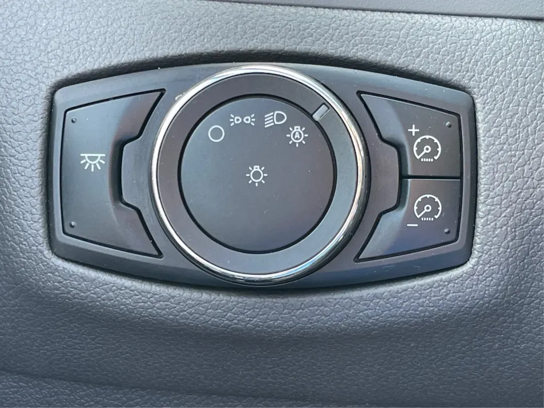 2013 Ford Edge Limited (2FMDK4KC5DB) with an 3.5L V-6 DOHC engine, located at 4508 South Dixie Dr, Moraine, OH, 45439, (937) 908-9800, 39.689976, -84.218452 - **Elevate Your Lifestyle with the 2013 Ford Edge Limited at Advantage Car and Credit - Moraine!**<br /> <br /> Are you searching for the perfect SUV that effortlessly blends comfort, functionality, and style? Look no further than the 2013 Ford Edge Limited, available now at Advantage Car and Credit - Photo#17