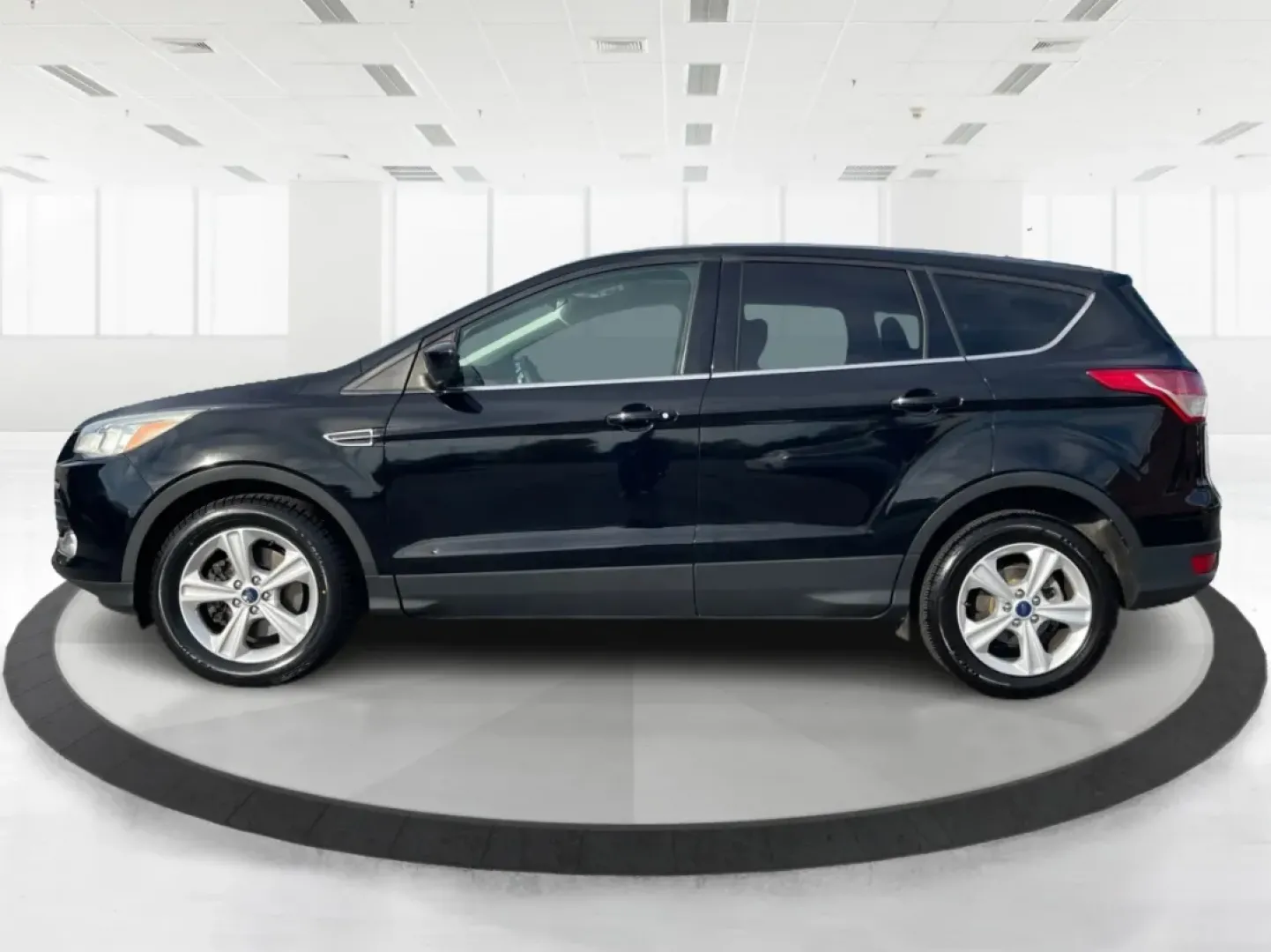 2016 Ford Escape SE (1FMCU0G97GU) with an Other engine, located at 1184 Kauffman Ave, Fairborn, OH, 45324, (937) 908-9800, 39.807072, -84.030914 - ### Discover the Adventure-Ready 2016 Ford Escape SE at Advantage Car and Credit - Fairborn!<br /> <br /> Are you looking for a compact SUV that fits perfectly into your busy lifestyle? The 2016 Ford Escape SE is your ticket to weekend adventures, family outings, or daily commutes while offering com - Photo#5
