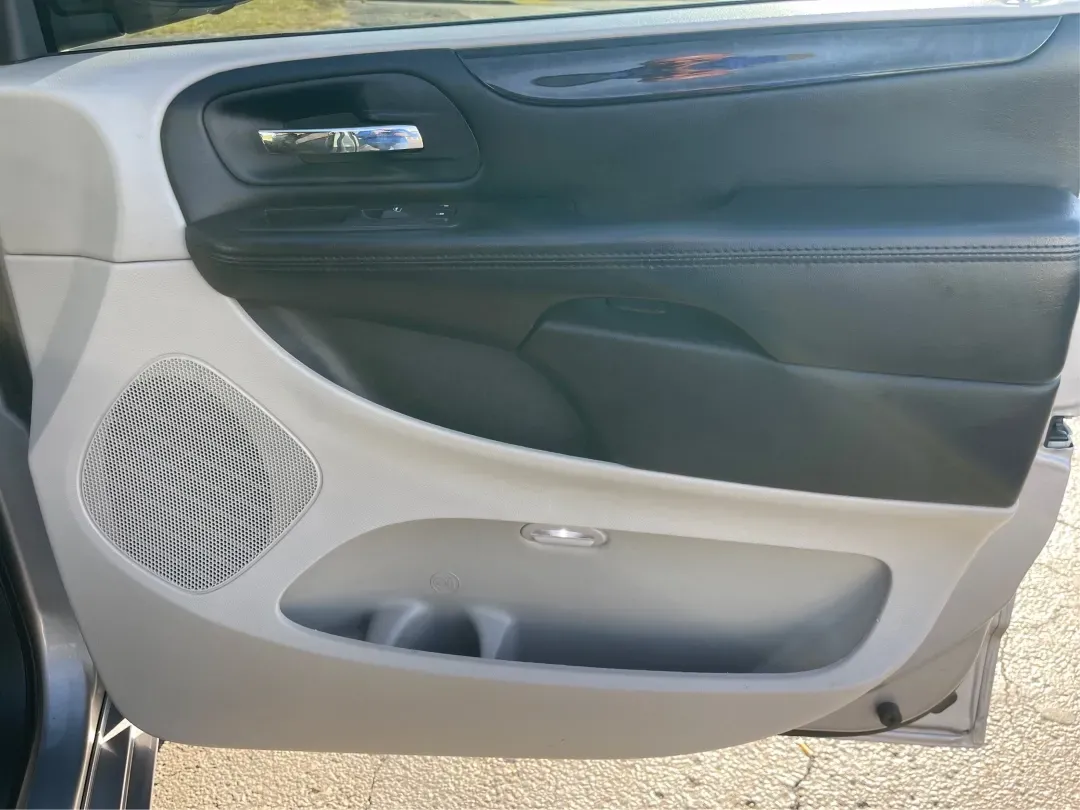 2016 Dodge Grand Caravan SE (2C4RDGBG0GR) with an Pentastar 3.6L V-6 DOHC engine, located at 1230 East Main St, Xenia, OH, 45385, (937) 908-9800, 39.688026, -83.910172 - **Experience the Freedom of Family Adventures with the 2016 Dodge Grand Caravan SE!** <br /> <br /> Are you in search of the perfect vehicle for family road trips, daily commutes, or weekend adventures? Look no further than the 2016 Dodge Grand Caravan SE, available at Advantage Car and Credit in X - Photo#20