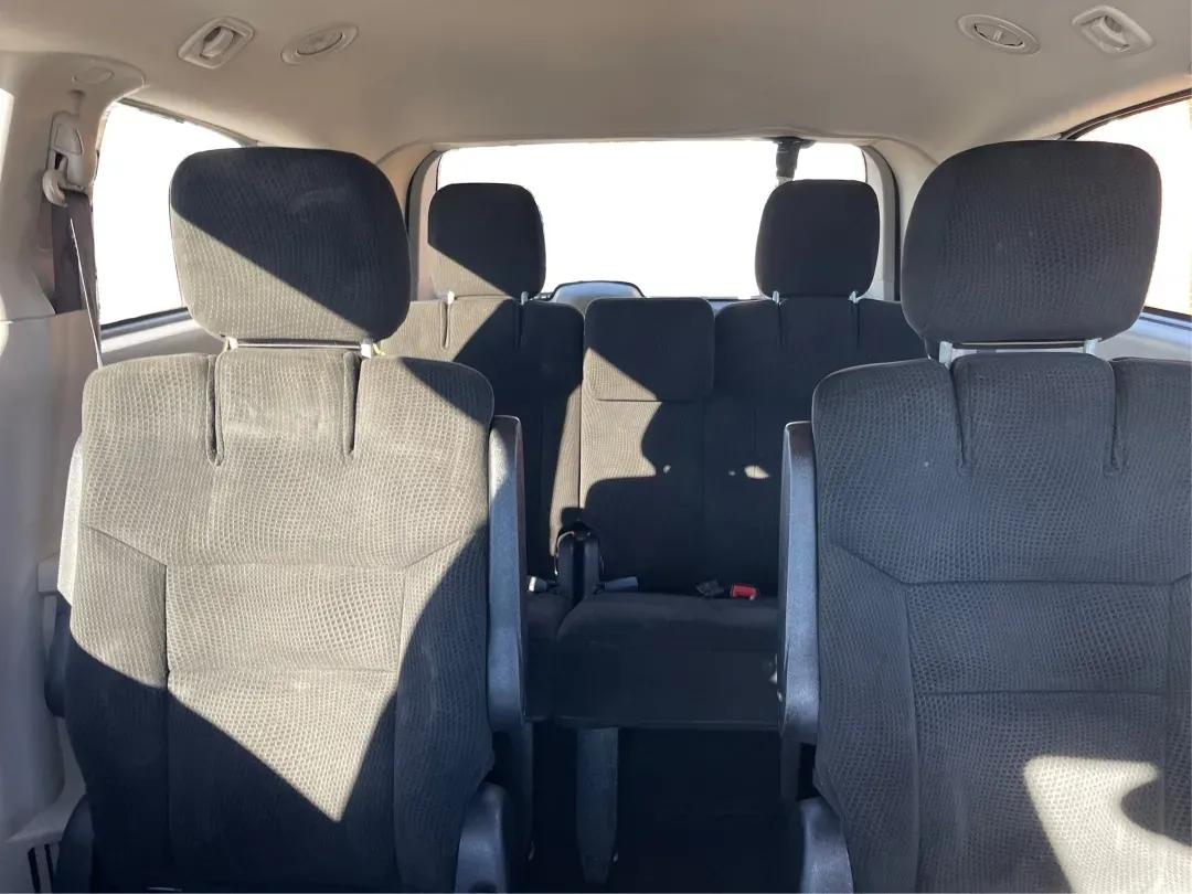 2016 Dodge Grand Caravan SE (2C4RDGBG0GR) with an Pentastar 3.6L V-6 DOHC engine, located at 1184 Kauffman Ave, Fairborn, OH, 45324, (937) 908-9800, 39.807072, -84.030914 - **Experience the Freedom of Family Adventures with the 2016 Dodge Grand Caravan SE!** <br /> <br /> Are you in search of the perfect vehicle for family road trips, daily commutes, or weekend adventures? Look no further than the 2016 Dodge Grand Caravan SE, available at Advantage Car and Credit in X - Photo#14