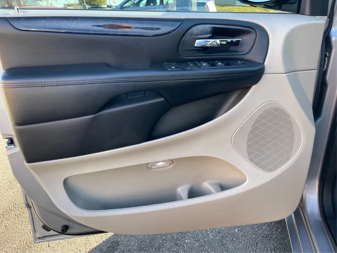 2016 Dodge Grand Caravan SE (2C4RDGBG0GR) with an Pentastar 3.6L V-6 DOHC engine, located at 1184 Kauffman Ave, Fairborn, OH, 45324, (937) 908-9800, 39.807072, -84.030914 - **Experience the Freedom of Family Adventures with the 2016 Dodge Grand Caravan SE!** <br /> <br /> Are you in search of the perfect vehicle for family road trips, daily commutes, or weekend adventures? Look no further than the 2016 Dodge Grand Caravan SE, available at Advantage Car and Credit in X - Photo#19