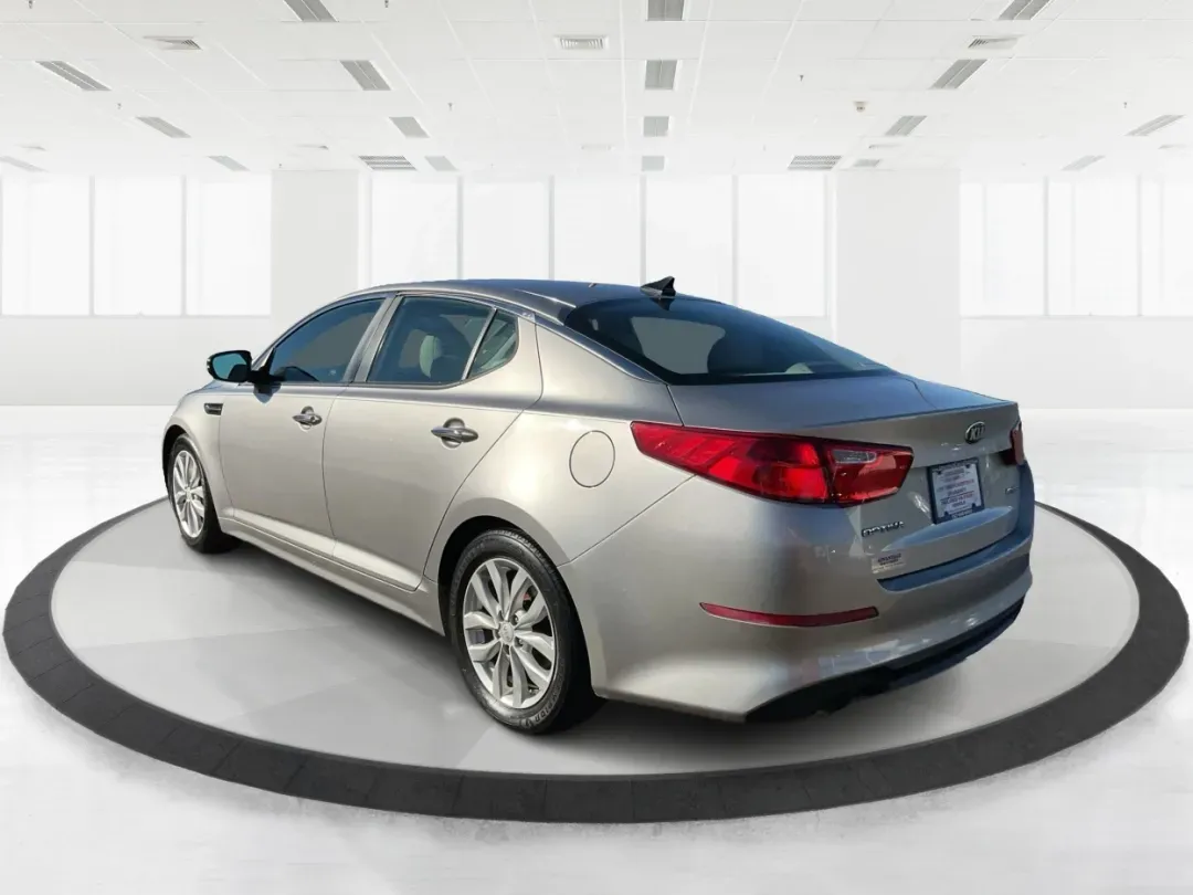 2015 Kia Optima EX (5XXGN4A74FG) with an Theta II 2.4L I-4 gasoline direct injection engine, 6-Speed Automatic transmission, located at 4508 South Dixie Dr, Moraine, OH, 45439, (937) 908-9800, 39.689976, -84.218452 - Experience the perfect blend of style, comfort, and reliability with this 2015 Kia Optima EX at Advantage Car and Credit in Xenia, OH. Whether you're embarking on daily commutes, family road trips, or simply looking for a trusty companion for your adventures, this vehicle is designed to meet your di - Photo#4