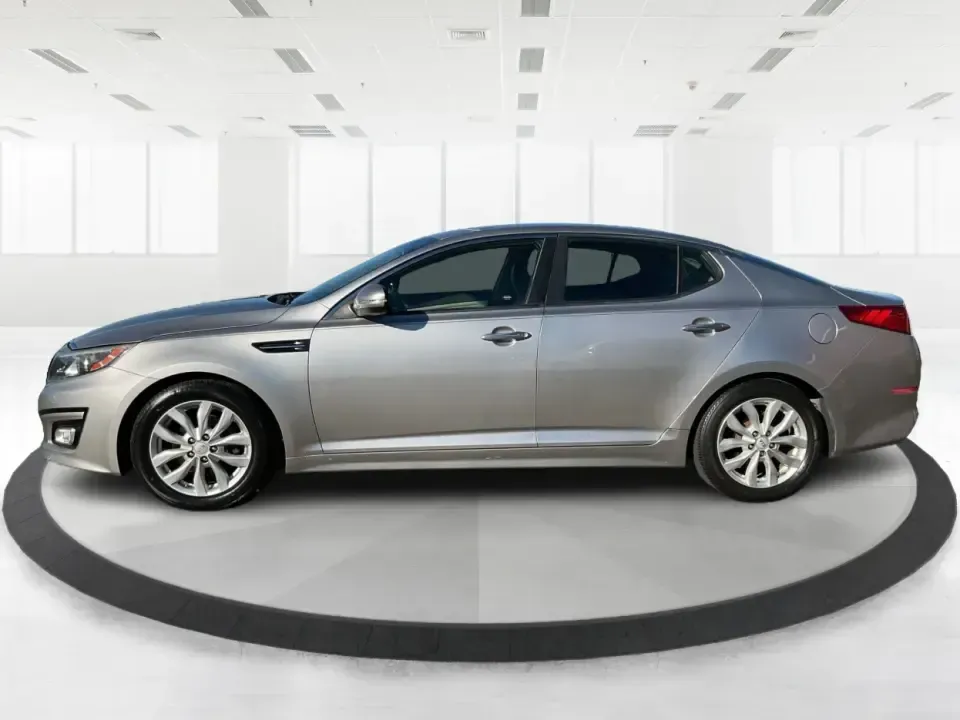 2015 Kia Optima EX (5XXGN4A74FG) with an Theta II 2.4L I-4 gasoline direct injection engine, 6-Speed Automatic transmission, located at 1184 Kauffman Ave, Fairborn, OH, 45324, (937) 908-9800, 39.807072, -84.030914 - Experience the perfect blend of style, comfort, and reliability with this 2015 Kia Optima EX at Advantage Car and Credit in Xenia, OH. Whether you're embarking on daily commutes, family road trips, or simply looking for a trusty companion for your adventures, this vehicle is designed to meet your di - Photo#5