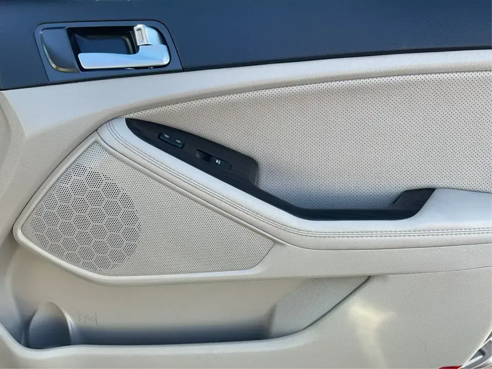 2015 Kia Optima EX (5XXGN4A74FG) with an Theta II 2.4L I-4 gasoline direct injection engine, 6-Speed Automatic transmission, located at 1099 N County Rd 25A, Troy, OH, 45373, (937) 908-9800, 40.057079, -84.212883 - Experience the perfect blend of style, comfort, and reliability with this 2015 Kia Optima EX at Advantage Car and Credit in Xenia, OH. Whether you're embarking on daily commutes, family road trips, or simply looking for a trusty companion for your adventures, this vehicle is designed to meet your di - Photo#19