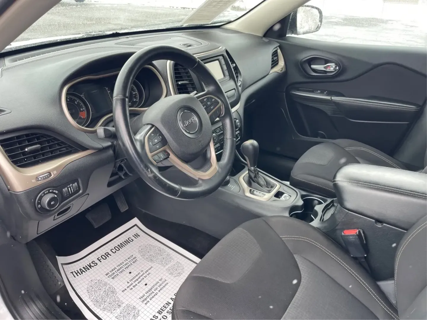 2015 Jeep Cherokee Latitude (1C4PJMCB7FW) with an Other engine, located at 4508 South Dixie Dr, Moraine, OH, 45439, (937) 908-9800, 39.689976, -84.218452 - **Adventure Awaits with the 2015 Jeep Cherokee Latitude - Perfect for Your Next Journey!**<br /> <br /> If you're searching for a versatile, reliable vehicle that seamlessly fits into your busy lifestyle, look no further than this stunning 2015 Jeep Cherokee Latitude, now available at Advantage Car - Photo#9