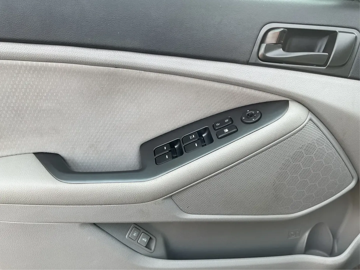 2015 Kia Optima LX (5XXGM4A77FG) with an Theta II 2.4L I-4 gasoline direct injection engine, located at 8750 N County Rd 25A, Piqua, OH, 45356, (937) 908-9800, 40.164391, -84.232513 - Are you seeking a reliable and stylish vehicle that's perfect for your daily commute or weekend getaways? Look no further than this outstanding 2015 Kia Optima LX, available now at Advantage Car and Credit in Piqua, OH! This sleek sedan combines functionality and comfort, making it an ideal choice f - Photo#17