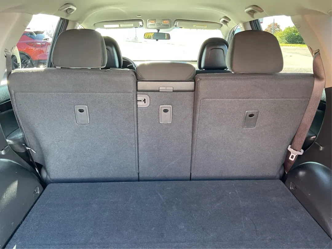 2014 Kia Sorento LX (5XYKTCA66EG) with an 2.4L I-4 gasoline direct injection engine, located at 4508 South Dixie Dr, Moraine, OH, 45439, (937) 908-9800, 39.689976, -84.218452 - ### Adventure Awaits with the 2014 Kia Sorento LX at Advantage Car and Credit - Moraine!<br /> <br /> Are you ready to elevate your family outings, weekend getaways, or daily commutes? The **2014 Kia Sorento LX** is your ultimate companion for all adventures, blending comfort, functionality, and sty - Photo#11