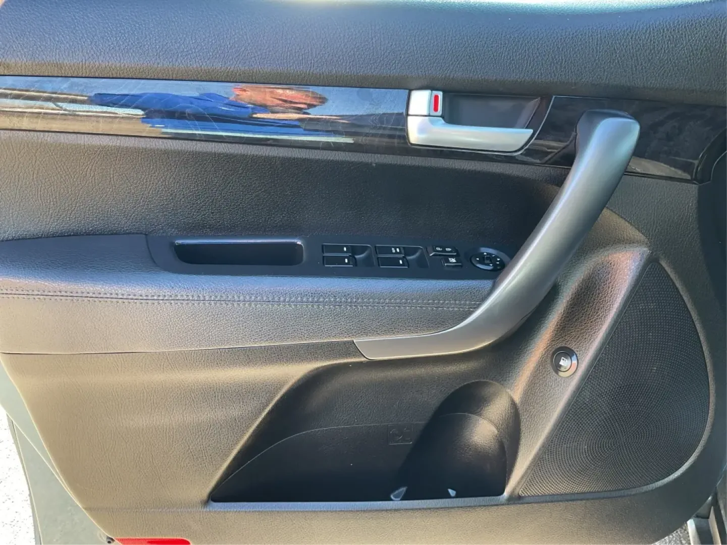 2014 Kia Sorento LX (5XYKTCA66EG) with an 2.4L I-4 gasoline direct injection engine, located at 4508 South Dixie Dr, Moraine, OH, 45439, (937) 908-9800, 39.689976, -84.218452 - ### Adventure Awaits with the 2014 Kia Sorento LX at Advantage Car and Credit - Moraine!<br /> <br /> Are you ready to elevate your family outings, weekend getaways, or daily commutes? The **2014 Kia Sorento LX** is your ultimate companion for all adventures, blending comfort, functionality, and sty - Photo#16