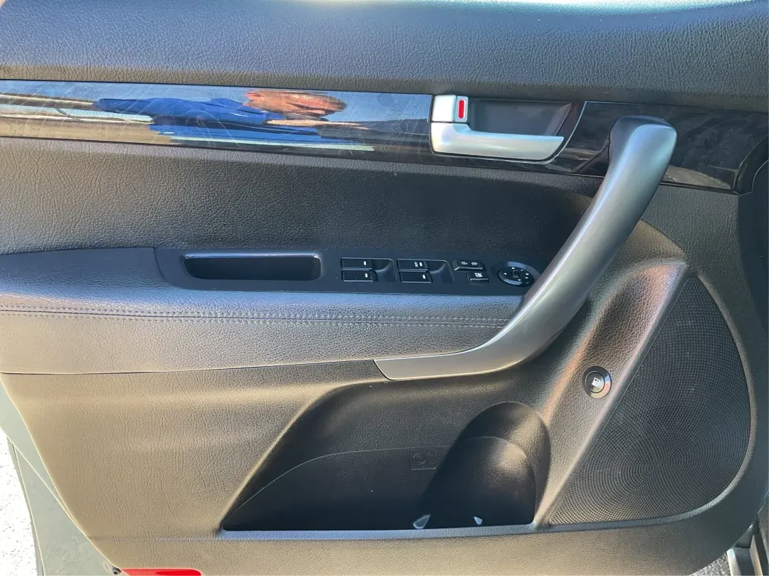 2014 Kia Sorento LX (5XYKTCA66EG) with an 2.4L I-4 gasoline direct injection engine, located at 4508 South Dixie Dr, Moraine, OH, 45439, (937) 908-9800, 39.689976, -84.218452 - ### Adventure Awaits with the 2014 Kia Sorento LX at Advantage Car and Credit - Moraine!<br /> <br /> Are you ready to elevate your family outings, weekend getaways, or daily commutes? The **2014 Kia Sorento LX** is your ultimate companion for all adventures, blending comfort, functionality, and sty - Photo#16