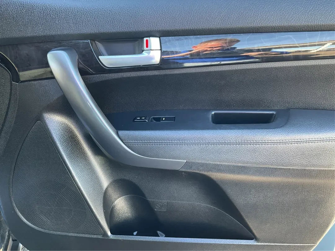 2014 Kia Sorento LX (5XYKTCA66EG) with an 2.4L I-4 gasoline direct injection engine, located at 4508 South Dixie Dr, Moraine, OH, 45439, (937) 908-9800, 39.689976, -84.218452 - ### Adventure Awaits with the 2014 Kia Sorento LX at Advantage Car and Credit - Moraine!<br /> <br /> Are you ready to elevate your family outings, weekend getaways, or daily commutes? The **2014 Kia Sorento LX** is your ultimate companion for all adventures, blending comfort, functionality, and sty - Photo#17