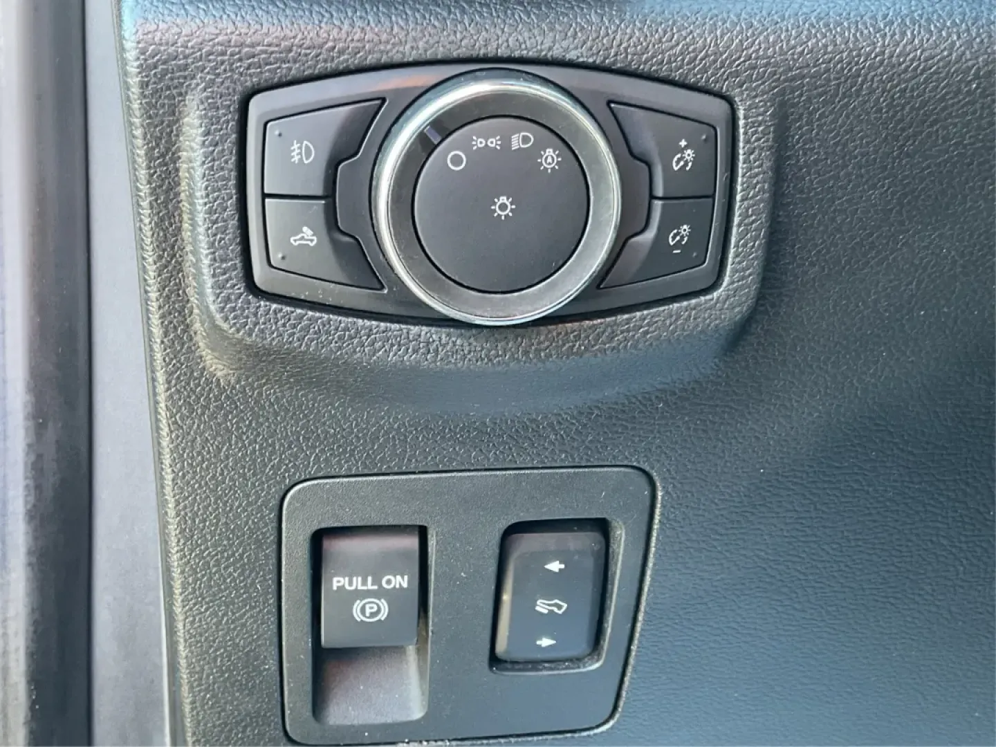 2015 Ford F-150 LARIAT (1FTEX1EPXFF) with an Other engine, located at 4508 South Dixie Dr, Moraine, OH, 45439, (937) 908-9800, 39.689976, -84.218452 - **Discover Adventure with the 2015 Ford F-150 LARIAT at Advantage Car and Credit - Moraine!**<br /> <br /> Are you ready to elevate your lifestyle and take on new adventures? Imagine the freedom of hitting the open road, whether it's for weekend camping trips, hauling gear for your favorite hobbies, - Photo#16