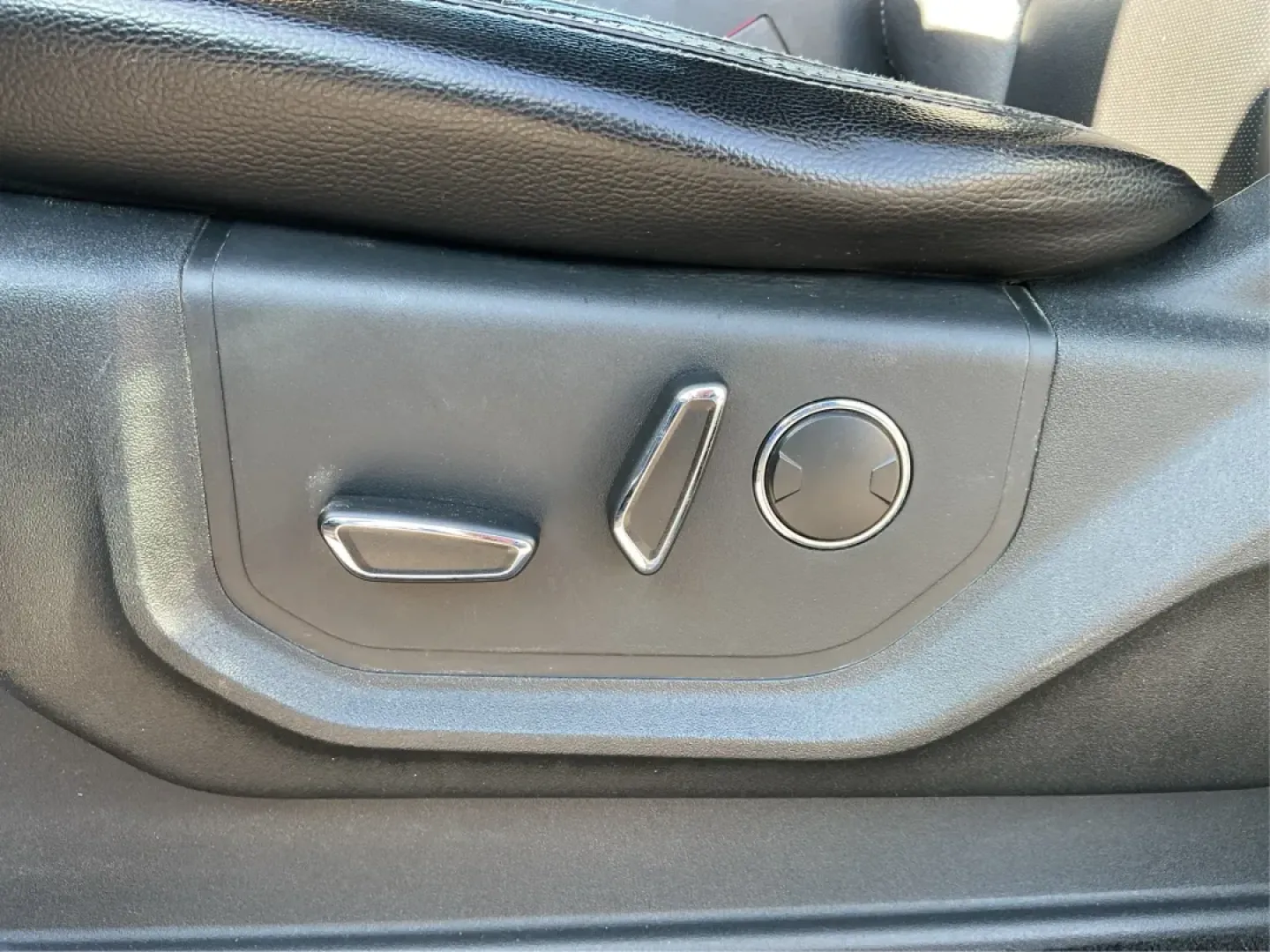 2015 Ford F-150 LARIAT (1FTEX1EPXFF) with an 2.7L V6 DOHC 24V engine, 6-Speed Automatic transmission, located at 401 Woodman Dr, Riverside, OH, 45431, (937) 908-9800, 39.760899, -84.123421 - **Discover Adventure with the 2015 Ford F-150 LARIAT at Advantage Car and Credit - Moraine!**<br /> <br /> Are you ready to elevate your lifestyle and take on new adventures? Imagine the freedom of hitting the open road, whether it's for weekend camping trips, hauling gear for your favorite hobbies, - Photo#17