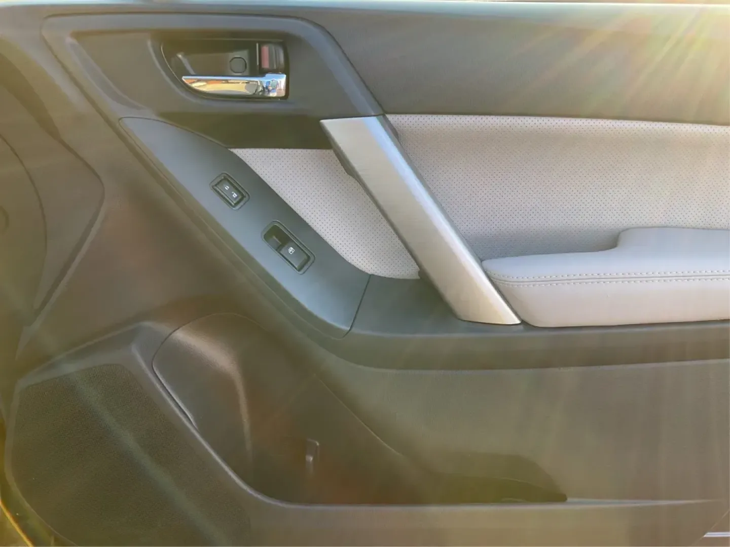 2015 Subaru Forester 2.5i Limited (JF2SJAHC5FH) with an 2.5L H-4 DOHC engine, 6-Speed Automatic transmission, located at 401 Woodman Dr, Riverside, OH, 45431, (937) 908-9800, 39.760899, -84.123421 - Looking for a reliable vehicle that can seamlessly transition from daily commutes to weekend adventures? Look no further than the 2015 Subaru Forester 2.5i Limited, available now at Advantage Car and Credit in Xenia, OH. This versatile SUV is perfect for growing families, outdoor enthusiasts, and an - Photo#19