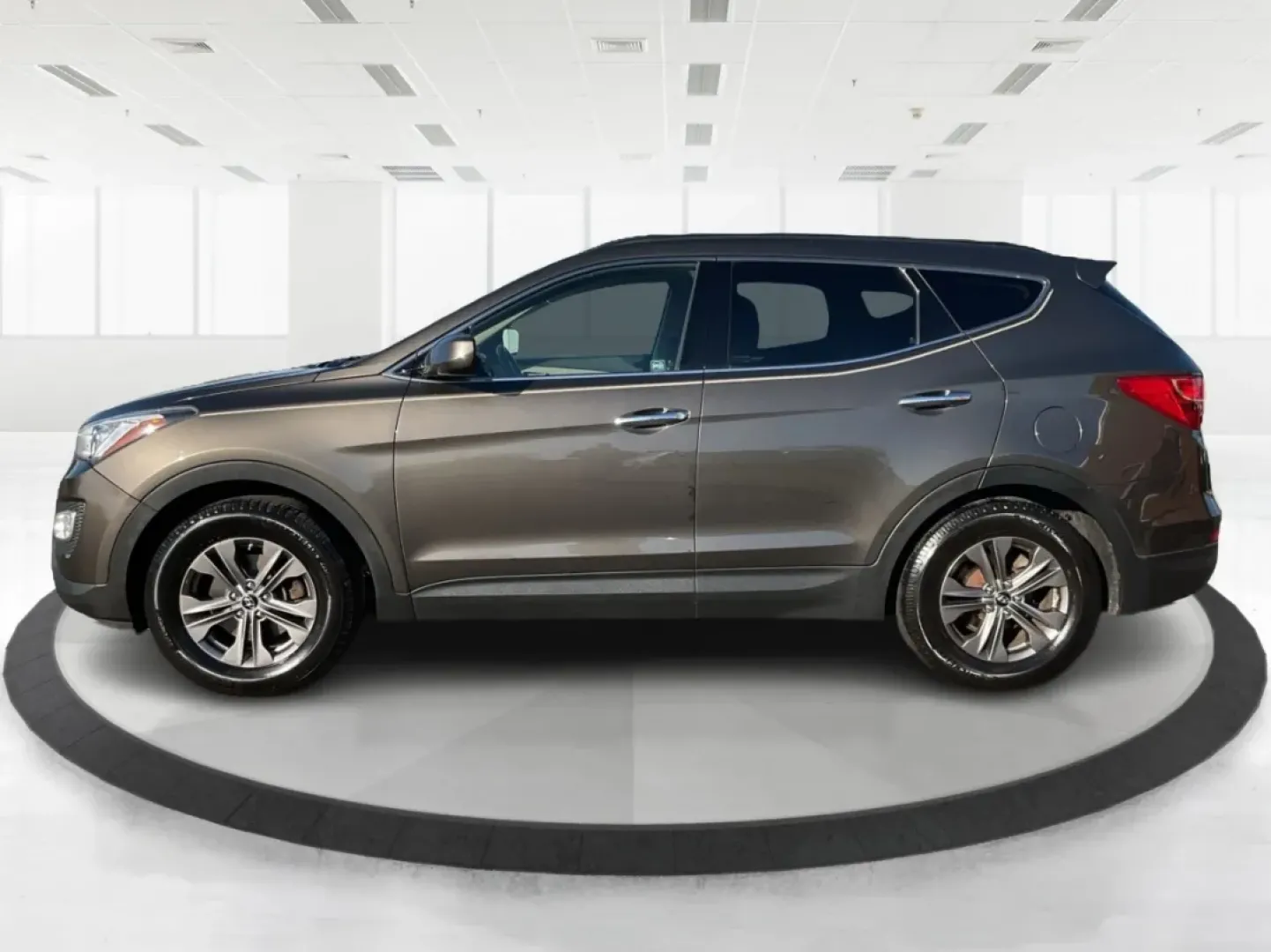 2014 Hyundai Santa Fe 2.4L (5XYZUDLBXEG) with an Theta II 2.4L I-4 gasoline direct injection engine, located at 8750 N County Rd 25A, Piqua, OH, 45356, (937) 908-9800, 40.164391, -84.232513 - **Explore New Adventures in the 2014 Hyundai Santa Fe from Advantage Car and Credit - Piqua!**<br /> <br /> Are you ready to elevate your family outings or weekend adventures? Look no further than this stunning 2014 Hyundai Santa Fe, perfect for those who crave both comfort and versatility in their - Photo#5