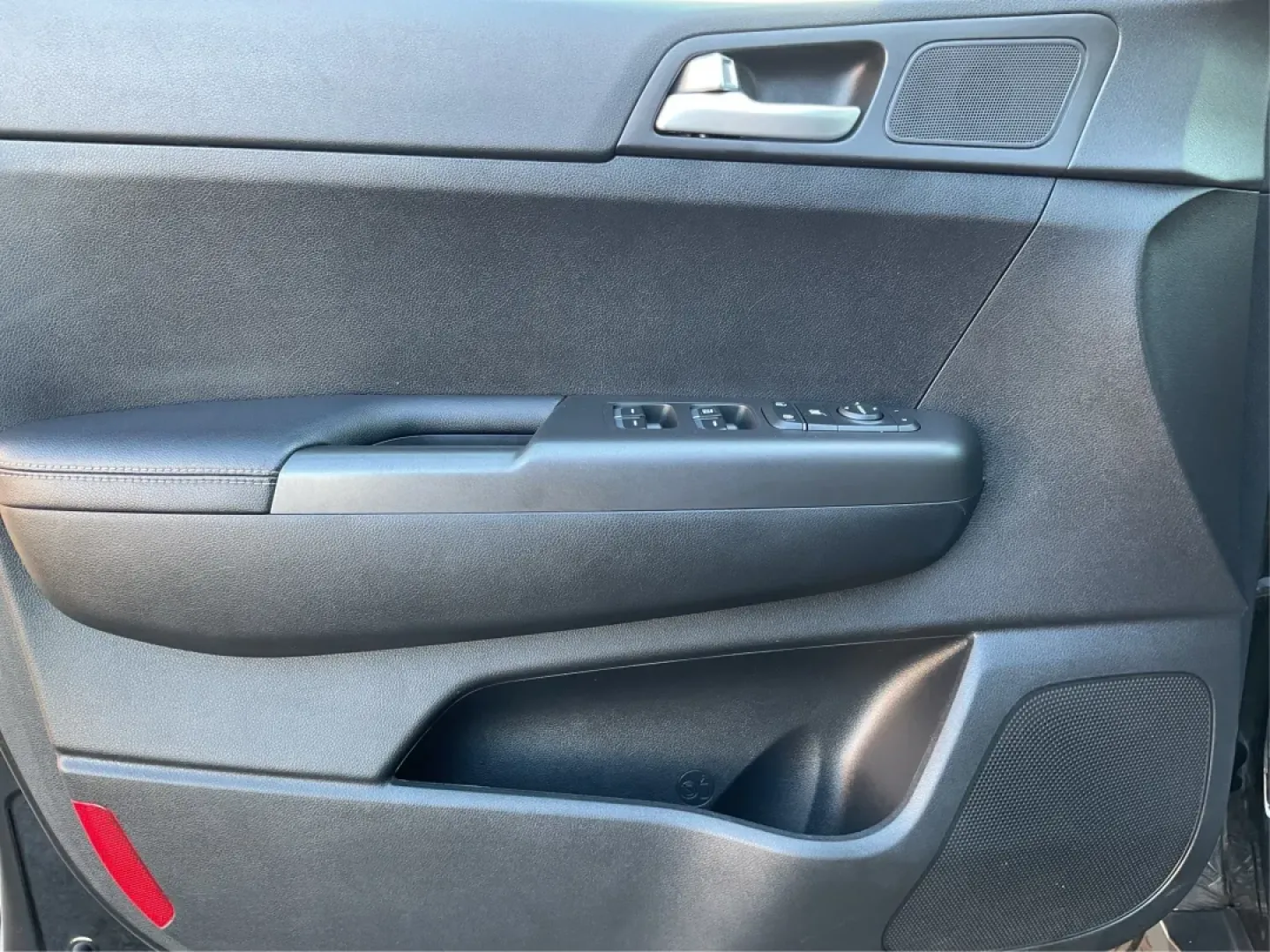 2017 Kia Sportage LX (KNDPMCACXH7) with an Theta II 2.4L I-4 gasoline direct injection engine, located at 4508 South Dixie Dr, Moraine, OH, 45439, (937) 908-9800, 39.689976, -84.218452 - **Adventure Awaits with the 2017 Kia Sportage LX Perfect for Your Next Family Road Trip!**<br /> <br /> Looking for a reliable, stylish, and versatile vehicle that's ideal for everything from family outings to weekend getaways? Look no further than the 2017 Kia Sportage LX, available now at Advanta - Photo#18