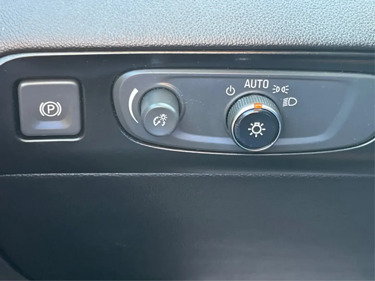 2018 Buick Enclave Premium (5GAEVBKW7JJ) with an 3.6L V-6 gasoline direct injection engine, located at 4508 South Dixie Dr, Moraine, OH, 45439, (937) 908-9800, 39.689976, -84.218452 - **Adventure Awaits with the 2018 Buick Enclave - Perfect for Family Road Trips!**<br /> <br /> If you're looking for the ideal family vehicle that can handle both your daily commutes and weekend adventures, look no further than this stunning 2018 Buick Enclave, now available at Advantage Car and Cre - Photo#16