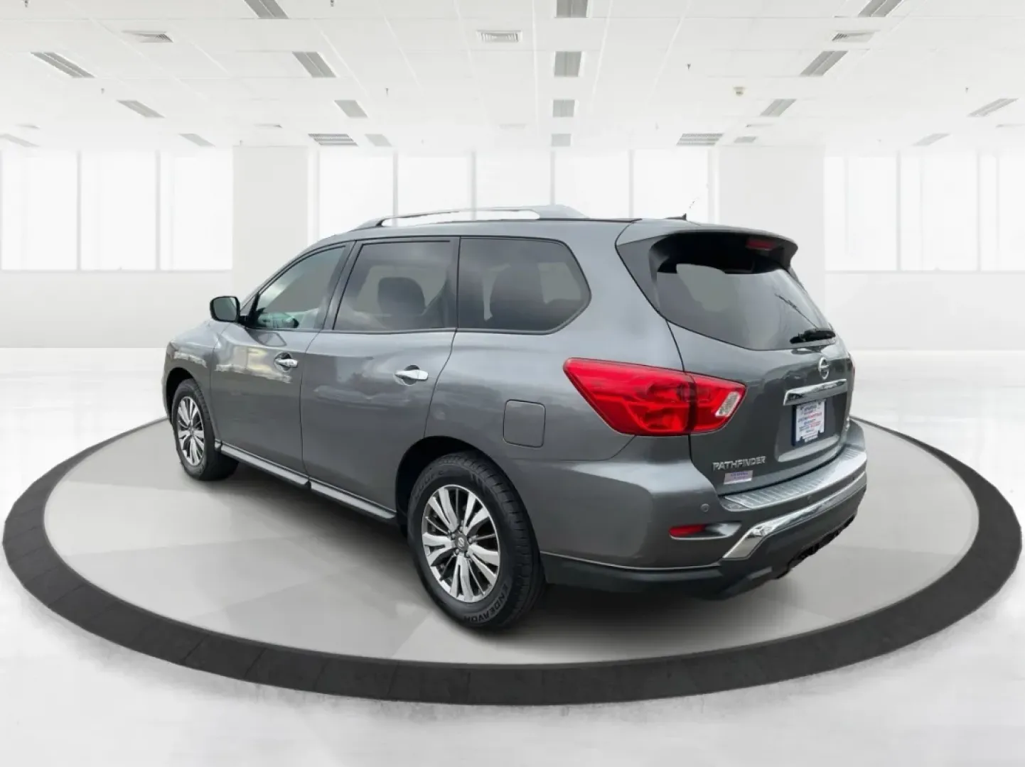 2018 Nissan Pathfinder SV (5N1DR2MM1JC) with an 3.5L V-6 gasoline direct injection engine, located at 880 E. National Road, Vandalia, OH, 45377, (937) 908-9800, 39.891918, -84.183594 - Are you ready to elevate your family adventures or weekend getaways? Look no further than the 2018 Nissan Pathfinder SV, available now at Advantage Car and Credit in Vandalia, OH. Perfectly designed for growing families, this spacious SUV is not only a reliable daily driver but also an ideal compani - Photo#4