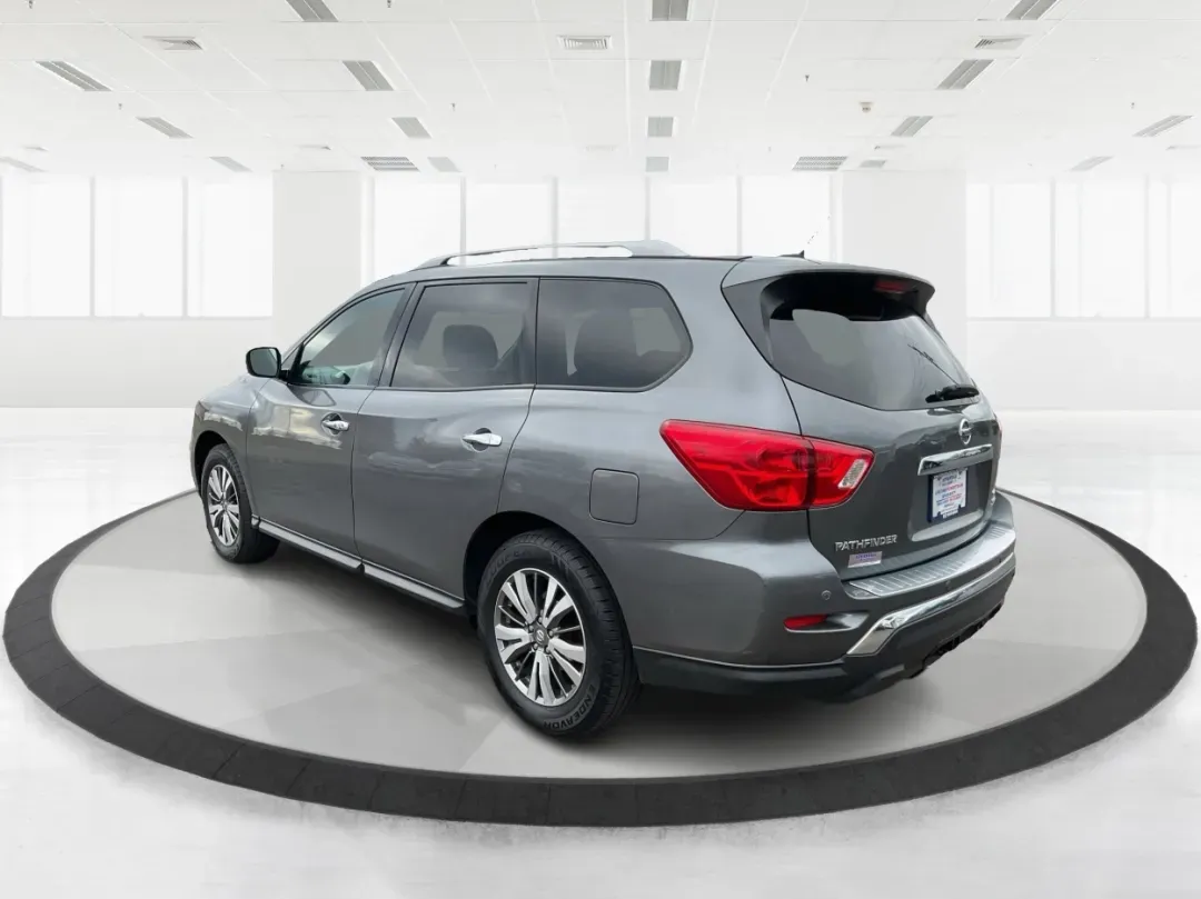 2018 Nissan Pathfinder SV (5N1DR2MM1JC) with an 3.5L V-6 gasoline direct injection engine, located at 880 E. National Road, Vandalia, OH, 45377, (937) 908-9800, 39.891918, -84.183594 - Are you ready to elevate your family adventures or weekend getaways? Look no further than the 2018 Nissan Pathfinder SV, available now at Advantage Car and Credit in Vandalia, OH. Perfectly designed for growing families, this spacious SUV is not only a reliable daily driver but also an ideal compani - Photo#4