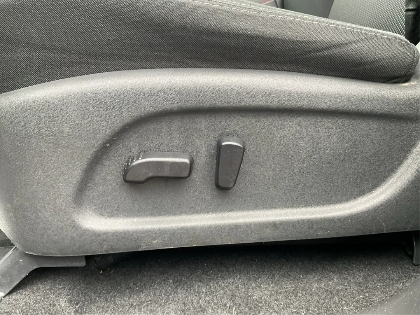 2018 Nissan Pathfinder SV (5N1DR2MM1JC) with an 3.5L V-6 gasoline direct injection engine, located at 4508 South Dixie Dr, Moraine, OH, 45439, (937) 908-9800, 39.689976, -84.218452 - Are you ready to elevate your family adventures or weekend getaways? Look no further than the 2018 Nissan Pathfinder SV, available now at Advantage Car and Credit in Vandalia, OH. Perfectly designed for growing families, this spacious SUV is not only a reliable daily driver but also an ideal compani - Photo#17