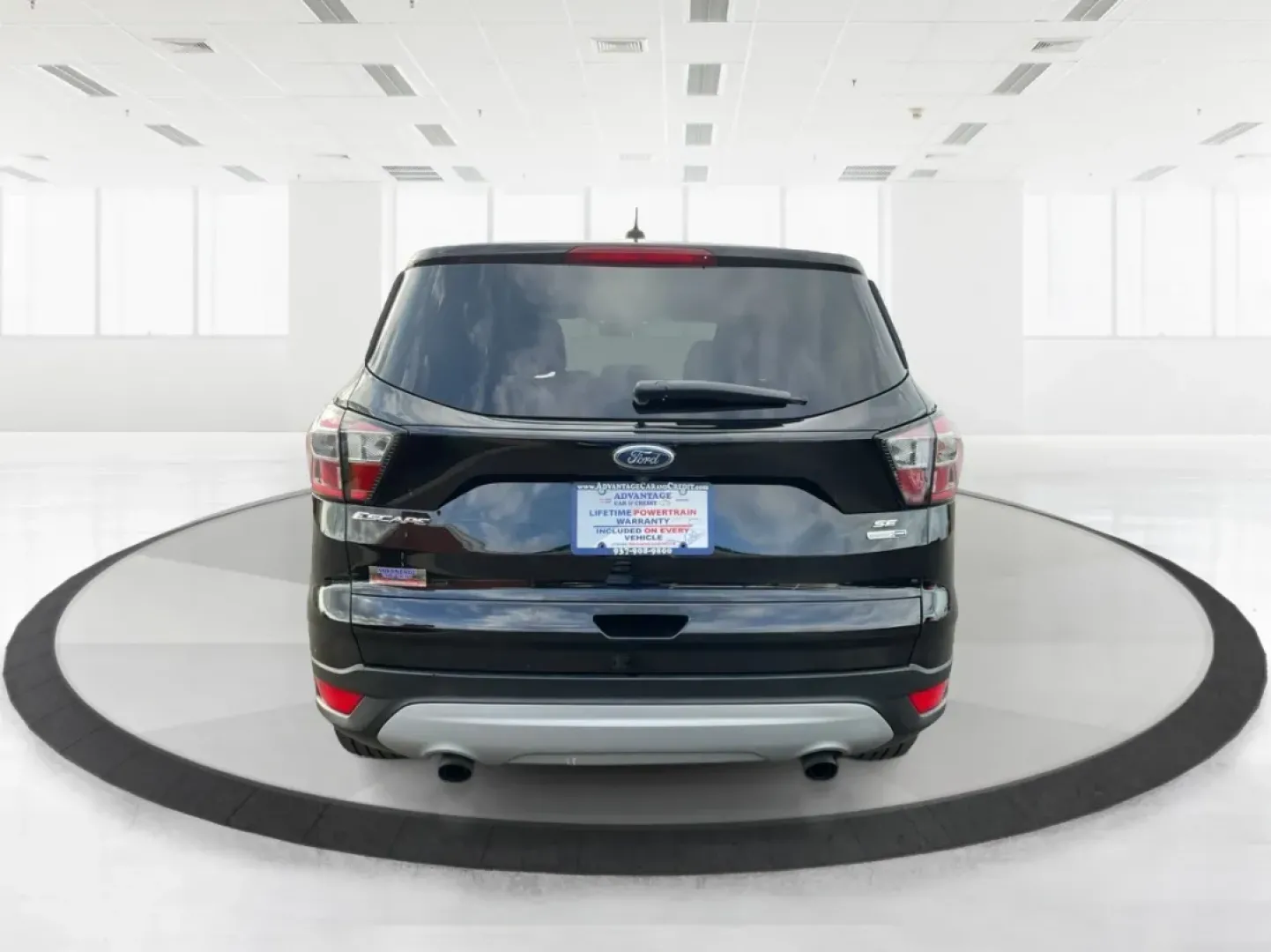 2017 Ford Escape SE (1FMCU9GD3HU) with an Other engine, located at 8750 N County Rd 25A, Piqua, OH, 45356, (937) 908-9800, 40.164391, -84.232513 - **Discover the Perfect SUV for Your Next Adventure!**<br /> <br /> Are you ready to elevate your lifestyle with a vehicle that can handle everything from daily commutes to weekend getaways? Look no further than the 2017 Ford Escape SE, now available at Advantage Car and Credit - Piqua. Located at 87 - Photo#3