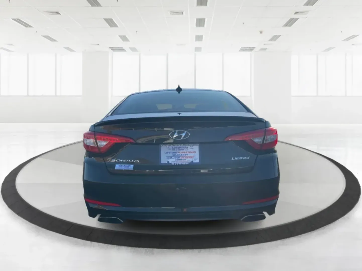 2015 Hyundai Sonata Limited (5NPE34AF7FH) with an 2.4L I-4 gasoline direct injection engine, located at 880 E. National Road, Vandalia, OH, 45377, (937) 908-9800, 39.891918, -84.183594 - **Unleash a New Lifestyle with the 2015 Hyundai Sonata Limited Your Perfect Sedan Awaits!**<br /> <br /> Are you ready to elevate your daily commute or weekend getaways? The 2015 Hyundai Sonata Limited, available at Advantage Car and Credit in Vandalia, OH, is designed with your lifestyle in mind. - Photo#3