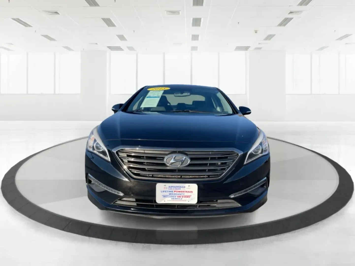 2015 Hyundai Sonata Limited (5NPE34AF7FH) with an 2.4L I-4 gasoline direct injection engine, located at 880 E. National Road, Vandalia, OH, 45377, (937) 908-9800, 39.891918, -84.183594 - **Unleash a New Lifestyle with the 2015 Hyundai Sonata Limited Your Perfect Sedan Awaits!**<br /> <br /> Are you ready to elevate your daily commute or weekend getaways? The 2015 Hyundai Sonata Limited, available at Advantage Car and Credit in Vandalia, OH, is designed with your lifestyle in mind. - Photo#7