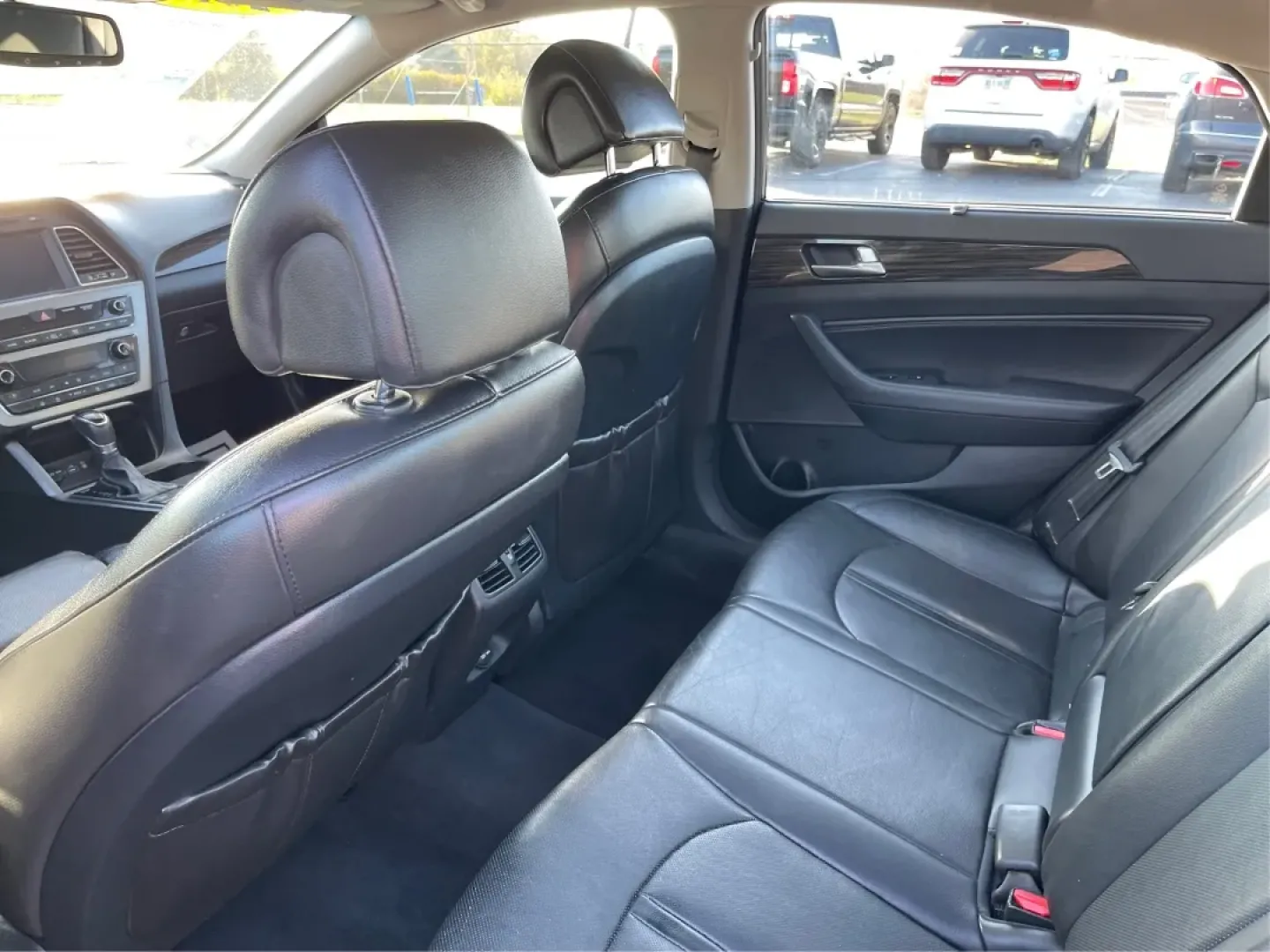 2015 Hyundai Sonata Limited (5NPE34AF7FH) with an 2.4L I-4 gasoline direct injection engine, located at 880 E. National Road, Vandalia, OH, 45377, (937) 908-9800, 39.891918, -84.183594 - **Unleash a New Lifestyle with the 2015 Hyundai Sonata Limited Your Perfect Sedan Awaits!**<br /> <br /> Are you ready to elevate your daily commute or weekend getaways? The 2015 Hyundai Sonata Limited, available at Advantage Car and Credit in Vandalia, OH, is designed with your lifestyle in mind. - Photo#10