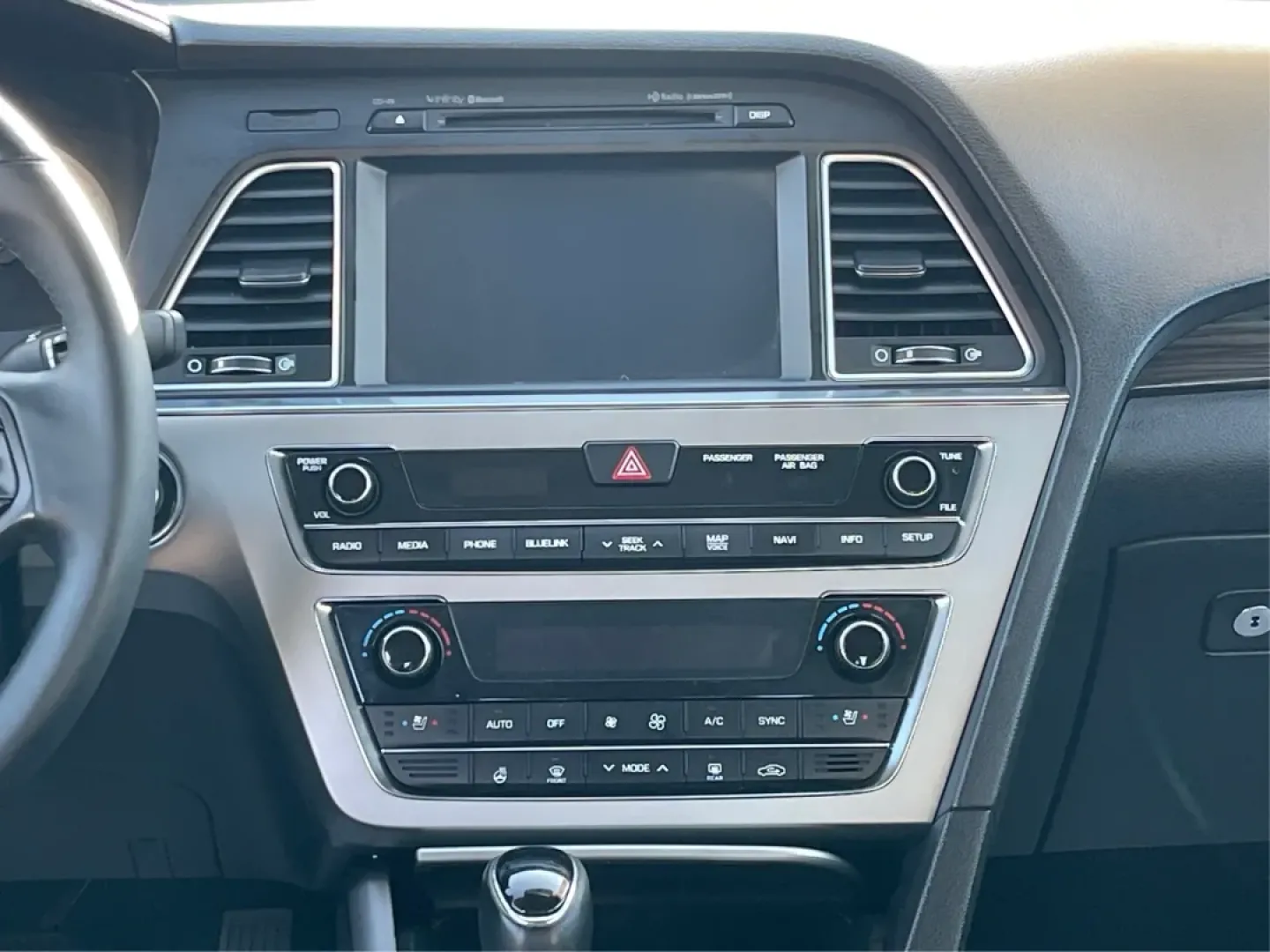 2015 Hyundai Sonata Limited (5NPE34AF7FH) with an 2.4L I-4 gasoline direct injection engine, located at 880 E. National Road, Vandalia, OH, 45377, (937) 908-9800, 39.891918, -84.183594 - **Unleash a New Lifestyle with the 2015 Hyundai Sonata Limited Your Perfect Sedan Awaits!**<br /> <br /> Are you ready to elevate your daily commute or weekend getaways? The 2015 Hyundai Sonata Limited, available at Advantage Car and Credit in Vandalia, OH, is designed with your lifestyle in mind. - Photo#13