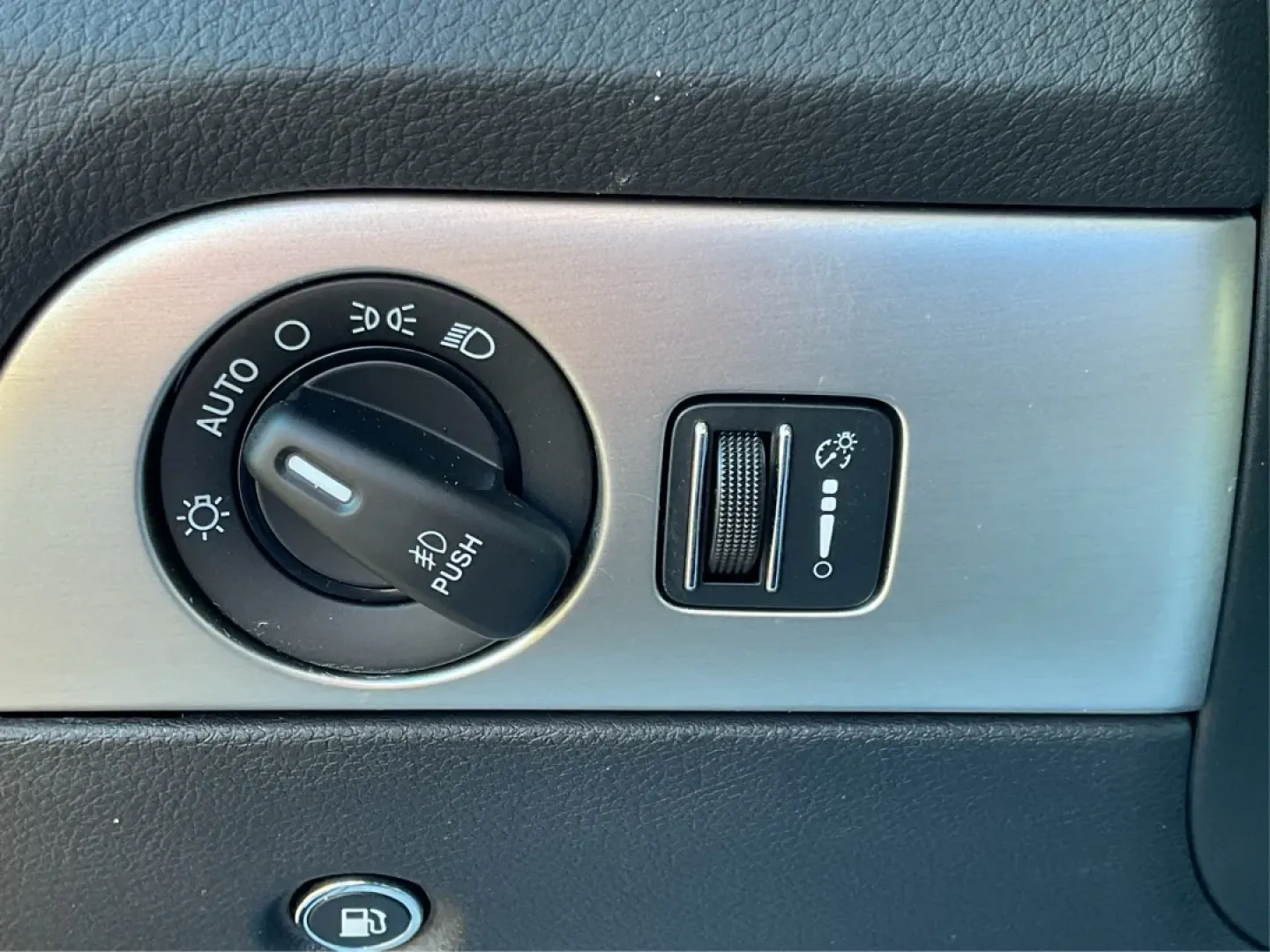 2015 Dodge Durango R/T (1C4SDJCT8FC) with an HEMI 5.7L V-8 variable valve control engine, located at 1230 East Main St, Xenia, OH, 45385, (937) 908-9800, 39.688026, -83.910172 - **Unleash Your Adventurous Spirit with the 2015 Dodge Durango R/T at Advantage Car and Credit - Troy!**<br /> <br /> Are you ready to elevate your family outings or weekend adventures? The 2015 Dodge Durango R/T is the perfect vehicle for those who demand style, performance, and versatility. Whether - Photo#16