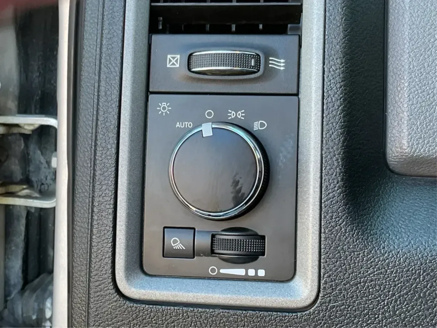 2016 Ram 1500 Tradesman (1C6RR7FT3GS) with an 5.7L V8 OHV 16V engine, 6A transmission, located at 401 Woodman Dr, Riverside, OH, 45431, (937) 908-9800, 39.760899, -84.123421 - Looking for a reliable vehicle that seamlessly fits into your active lifestyle? Look no further than this robust 2016 Ram 1500 Tradesman, available now at Advantage Car and Credit in Moraine, OH. This quad cab truck is not just a vehicle; it's a gateway to adventure, perfect for weekend getaways, tr - Photo#16