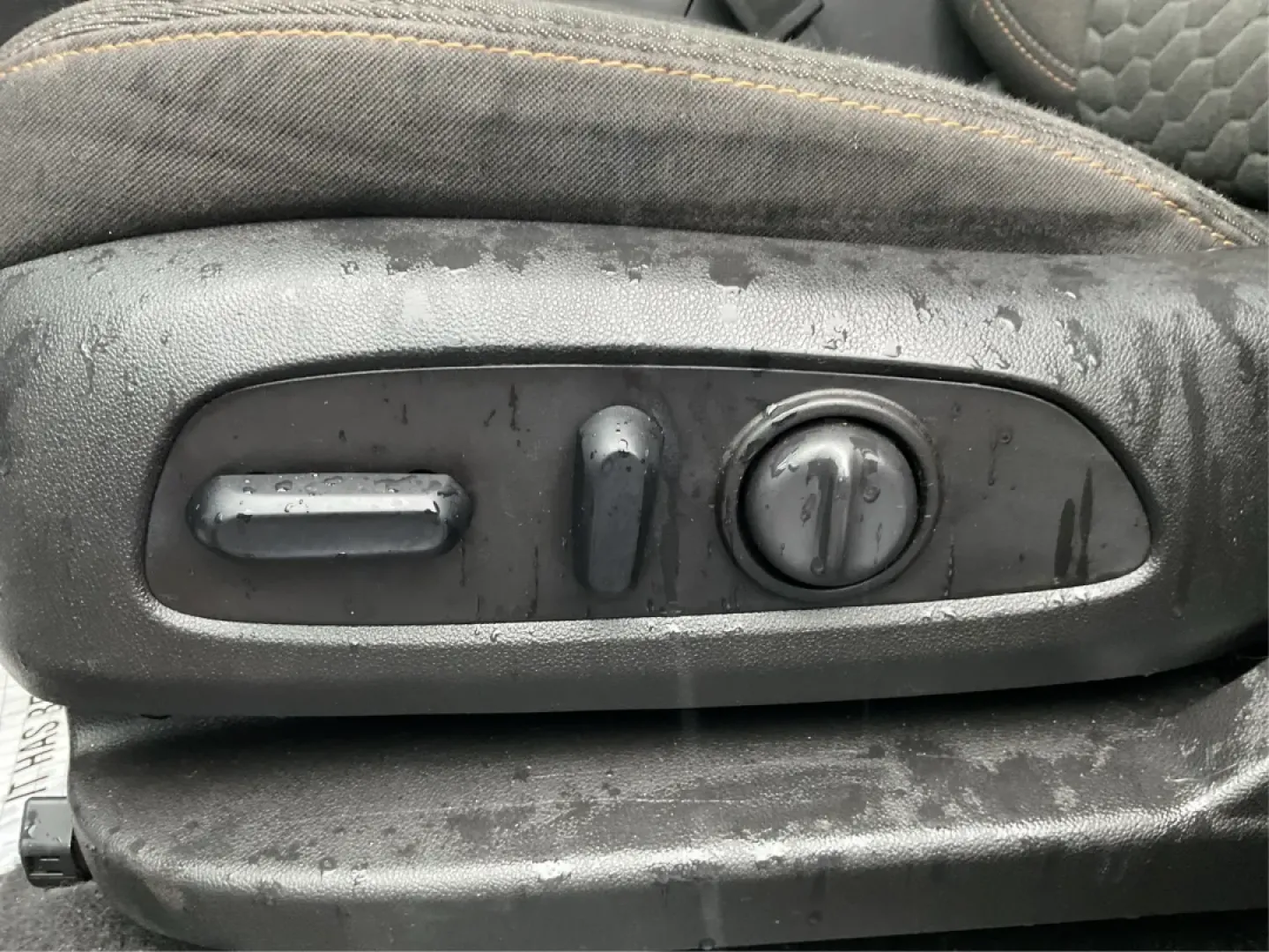 2019 Chevrolet Equinox LT (3GNAXKEV6KS) with an 1.5L I-4 gasoline direct injection engine, located at 8750 N County Rd 25A, Piqua, OH, 45356, (937) 908-9800, 40.164391, -84.232513 - **Unleash the Adventure with This 2019 Chevrolet Equinox LT: Your Perfect SUV Awaits!**<br /> <br /> If you're searching for a versatile SUV that can effortlessly transition from busy weekdays to weekend getaways, look no further than this stunning 2019 Chevrolet Equinox LT, available now at Advanta - Photo#18