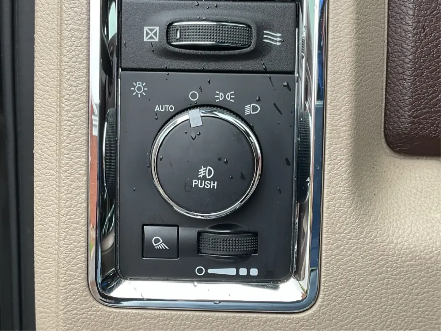 2016 Ram 1500 Longhorn (1C6RR7PT9GS) with an Other engine, located at 8750 N County Rd 25A, Piqua, OH, 45356, (937) 908-9800, 40.164391, -84.232513 - **Discover Your Next Adventure with This 2016 Ram 1500 Longhorn at Advantage Car and Credit - Piqua, OH**<br /> <br /> Are you ready to elevate your driving experience and embrace the freedom of the open road? Whether you're hauling gear for a weekend getaway or navigating daily commutes, the 2016 R - Photo#16