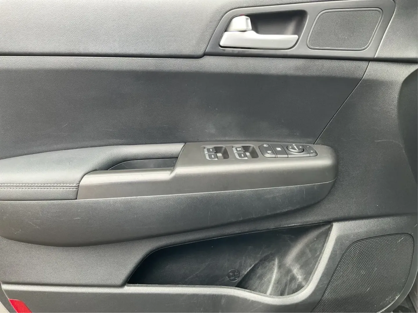 2019 Kia Sportage LX (KNDPMCAC4K7) with an Theta II 2.4L I-4 gasoline direct injection engine, located at 8750 N County Rd 25A, Piqua, OH, 45356, (937) 908-9800, 40.164391, -84.232513 - Experience the perfect blend of comfort, versatility, and performance with this 2019 Kia Sportage LX, designed for individuals and families who crave adventure. Whether you're navigating the bustling streets of Piqua, OH, or exploring nearby scenic routes, this stylish crossover SUV is built to acco - Photo#17