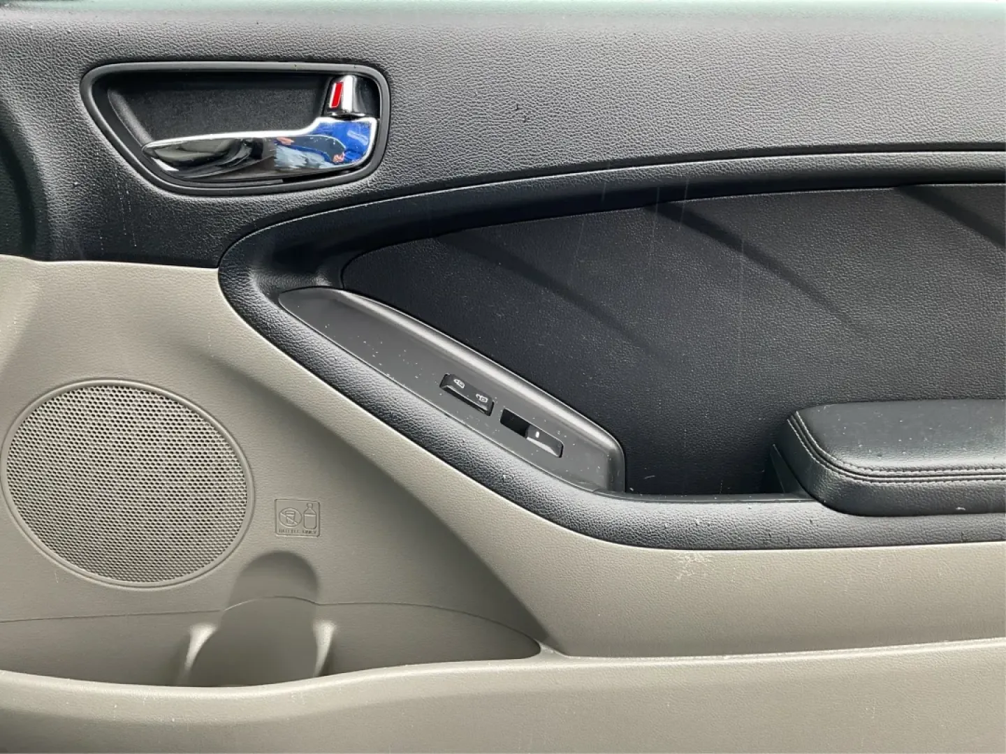 2015 Kia Forte LX (KNAFK4A67F5) with an 1.8L I-4 DOHC engine, located at 1951 S Dayton Lakeview Rd., New Carlisle, OH, 45344, (937) 908-9800, 39.890999, -84.050255 - **Find Your Perfect Commuter Companion: 2015 Kia Forte LX at Advantage Car and Credit - New Carlisle!**<br /> <br /> Are you searching for a reliable sedan that combines efficiency, comfort, and style? Look no further than this 2015 Kia Forte LX, available now at Advantage Car and Credit in New Carl - Photo#18