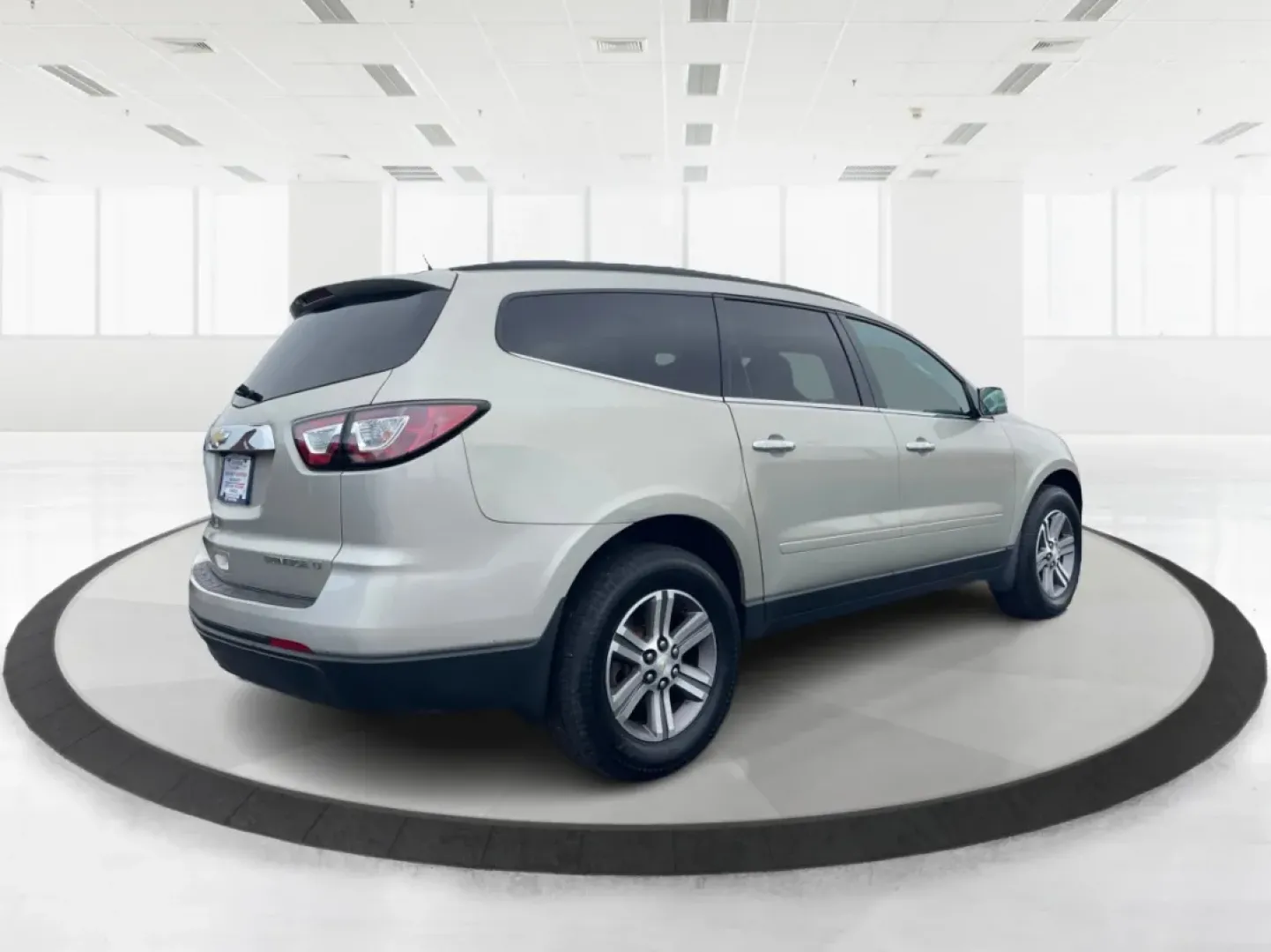 2016 Chevrolet Traverse 1LT (1GNKVGKD0GJ) with an 3.6L V-6 gasoline direct injection engine, located at 8750 N County Rd 25A, Piqua, OH, 45356, (937) 908-9800, 40.164391, -84.232513 - Are you looking for the perfect family SUV that balances space, comfort, and reliability? Look no further than this stunning 2016 Chevrolet Traverse 1LT, available now at Advantage Car and Credit in Piqua, OH. With its spacious interior and robust features, this SUV is designed for growing families, - Photo#2