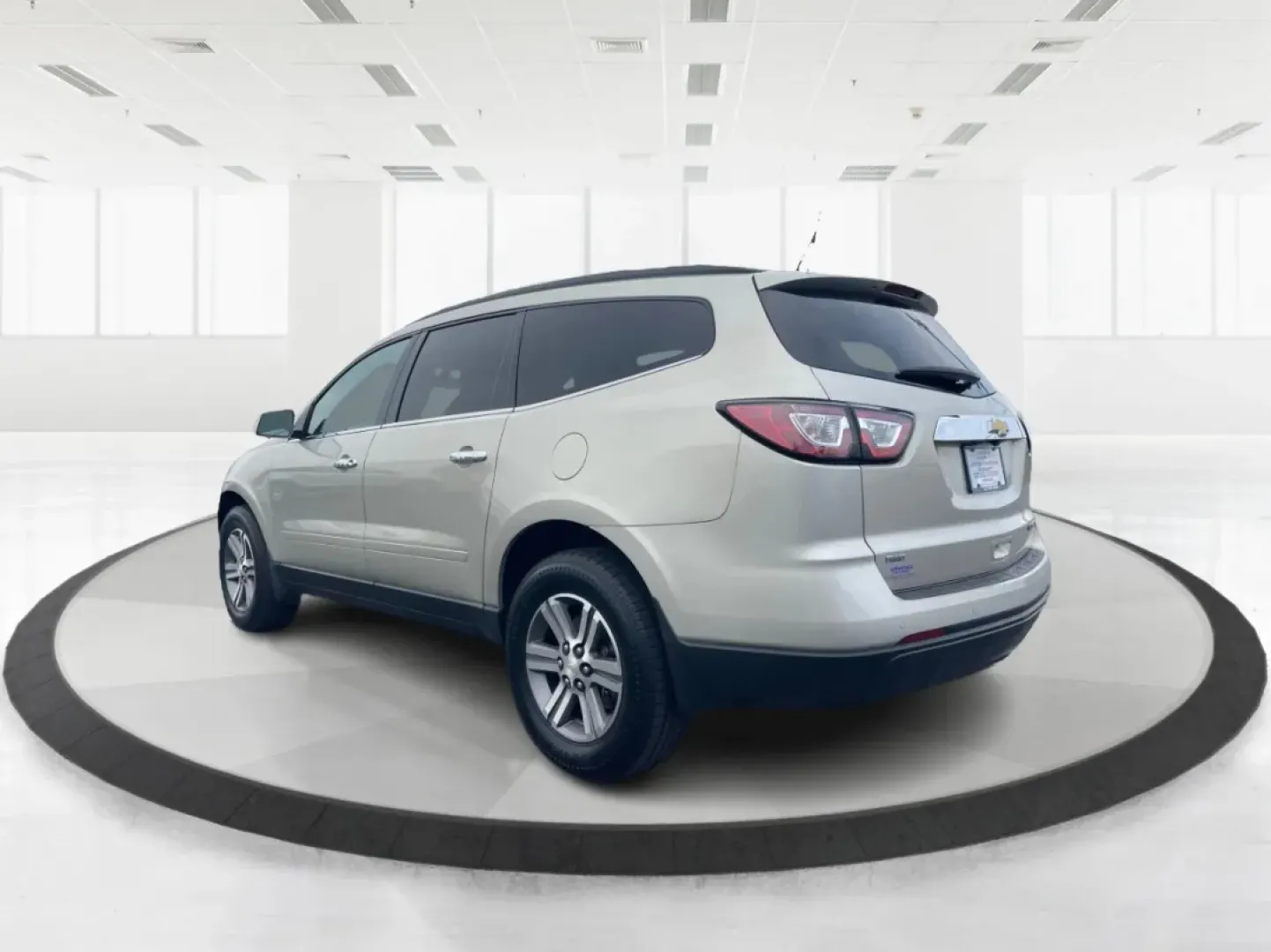 2016 Chevrolet Traverse 1LT (1GNKVGKD0GJ) with an 3.6L V-6 gasoline direct injection engine, located at 8750 N County Rd 25A, Piqua, OH, 45356, (937) 908-9800, 40.164391, -84.232513 - Are you looking for the perfect family SUV that balances space, comfort, and reliability? Look no further than this stunning 2016 Chevrolet Traverse 1LT, available now at Advantage Car and Credit in Piqua, OH. With its spacious interior and robust features, this SUV is designed for growing families, - Photo#4