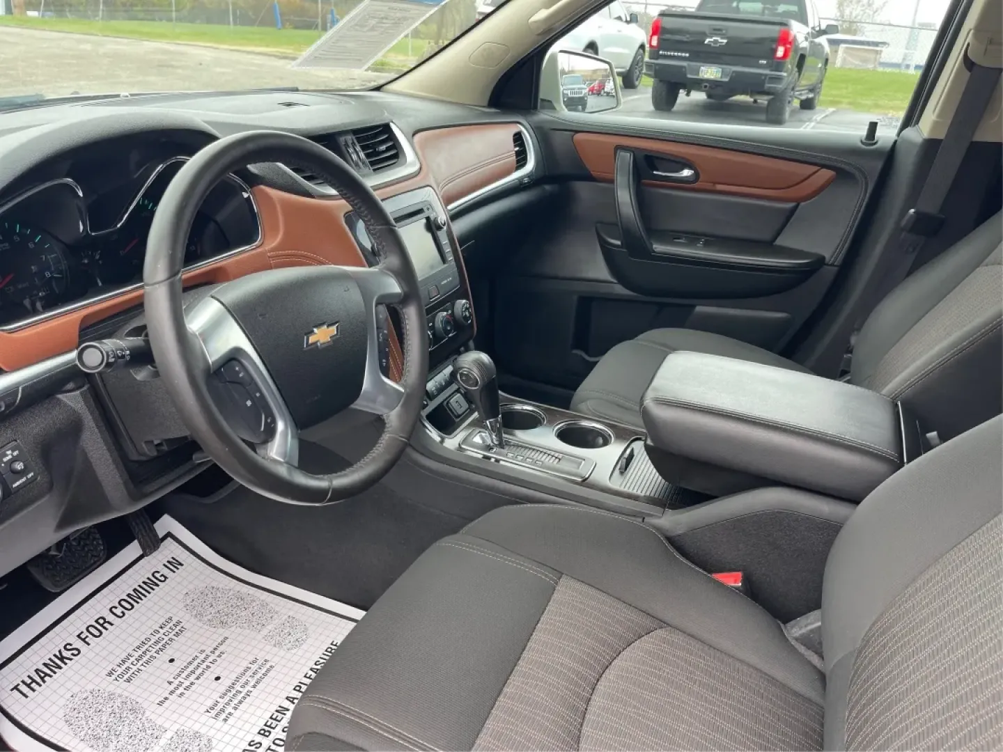 2016 Chevrolet Traverse 1LT (1GNKVGKD0GJ) with an 3.6L V-6 gasoline direct injection engine, located at 8750 N County Rd 25A, Piqua, OH, 45356, (937) 908-9800, 40.164391, -84.232513 - Are you looking for the perfect family SUV that balances space, comfort, and reliability? Look no further than this stunning 2016 Chevrolet Traverse 1LT, available now at Advantage Car and Credit in Piqua, OH. With its spacious interior and robust features, this SUV is designed for growing families, - Photo#9