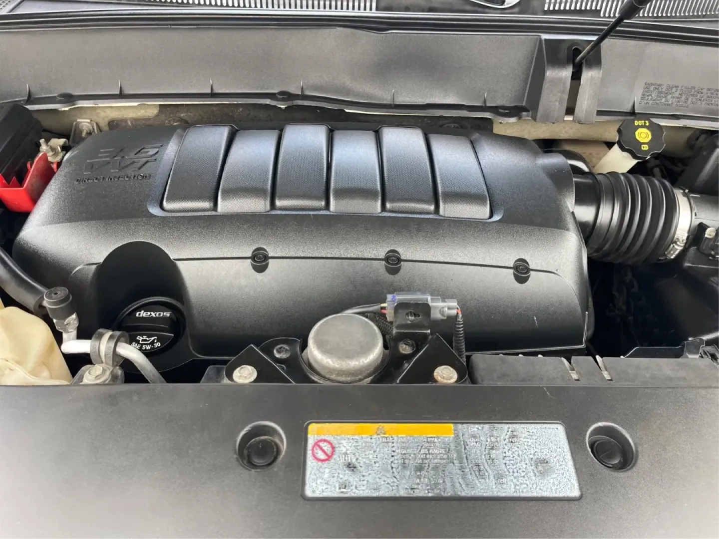 2016 Chevrolet Traverse 1LT (1GNKVGKD0GJ) with an 3.6L V-6 gasoline direct injection engine, located at 8750 N County Rd 25A, Piqua, OH, 45356, (937) 908-9800, 40.164391, -84.232513 - Are you looking for the perfect family SUV that balances space, comfort, and reliability? Look no further than this stunning 2016 Chevrolet Traverse 1LT, available now at Advantage Car and Credit in Piqua, OH. With its spacious interior and robust features, this SUV is designed for growing families, - Photo#11