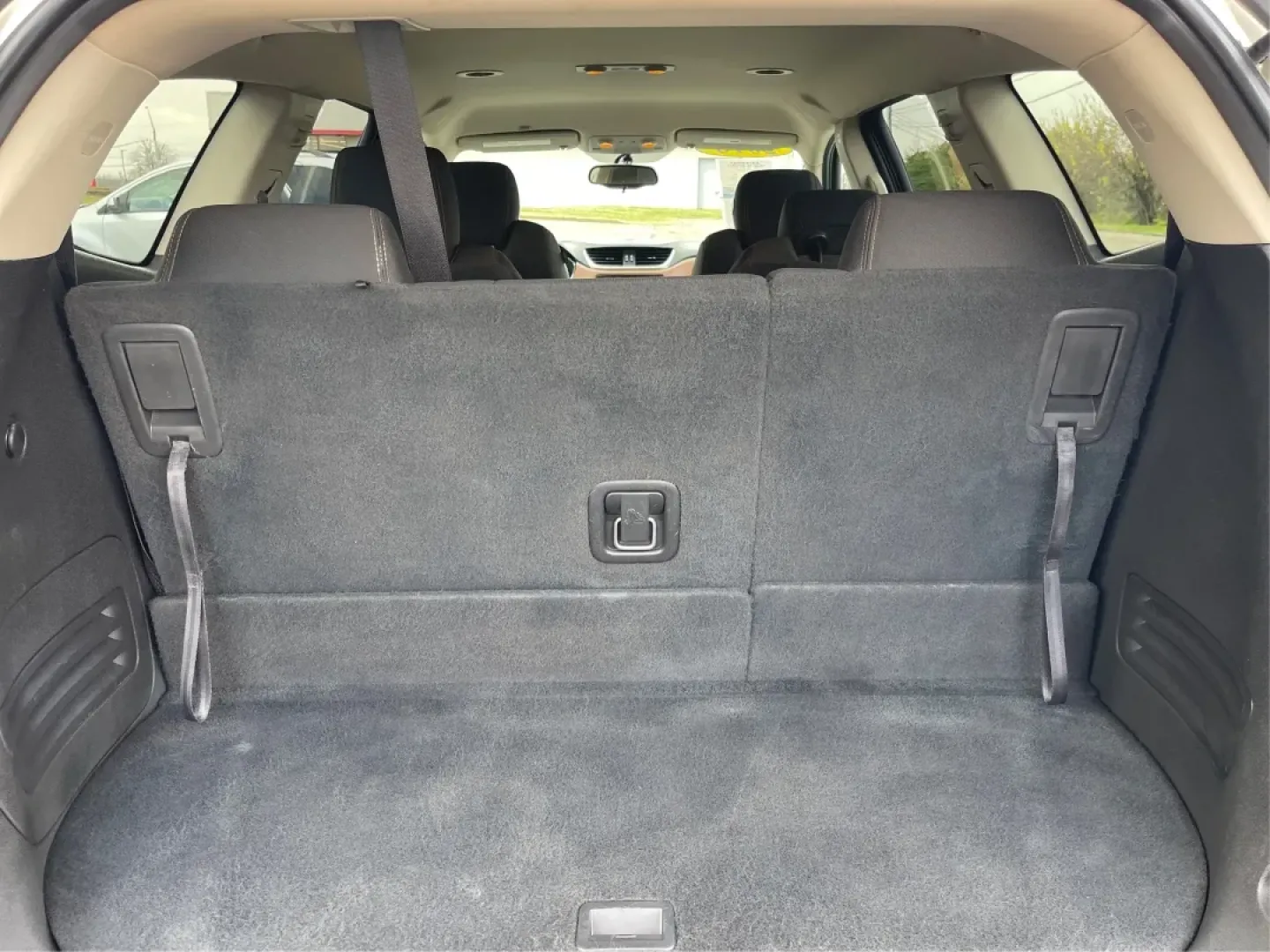 2016 Chevrolet Traverse 1LT (1GNKVGKD0GJ) with an 3.6L V-6 gasoline direct injection engine, located at 8750 N County Rd 25A, Piqua, OH, 45356, (937) 908-9800, 40.164391, -84.232513 - Are you looking for the perfect family SUV that balances space, comfort, and reliability? Look no further than this stunning 2016 Chevrolet Traverse 1LT, available now at Advantage Car and Credit in Piqua, OH. With its spacious interior and robust features, this SUV is designed for growing families, - Photo#12