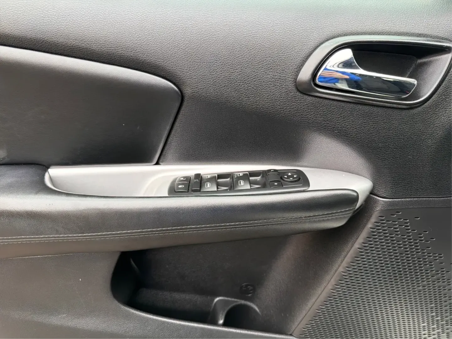 2016 Dodge Journey SE (3C4PDCAB1GT) with an Tigershark MultiAir 2.4L I-4 DOHC engine, located at 1099 N County Rd 25A, Troy, OH, 45373, (937) 908-9800, 40.057079, -84.212883 - Are you searching for the perfect vehicle to accommodate your growing family or enhance your daily commute? Look no further than this stunning 2016 Dodge Journey SE, available now at Advantage Car and Credit in Troy, OH! With its spacious interior and excellent features, this budget-friendly SUV is - Photo#18