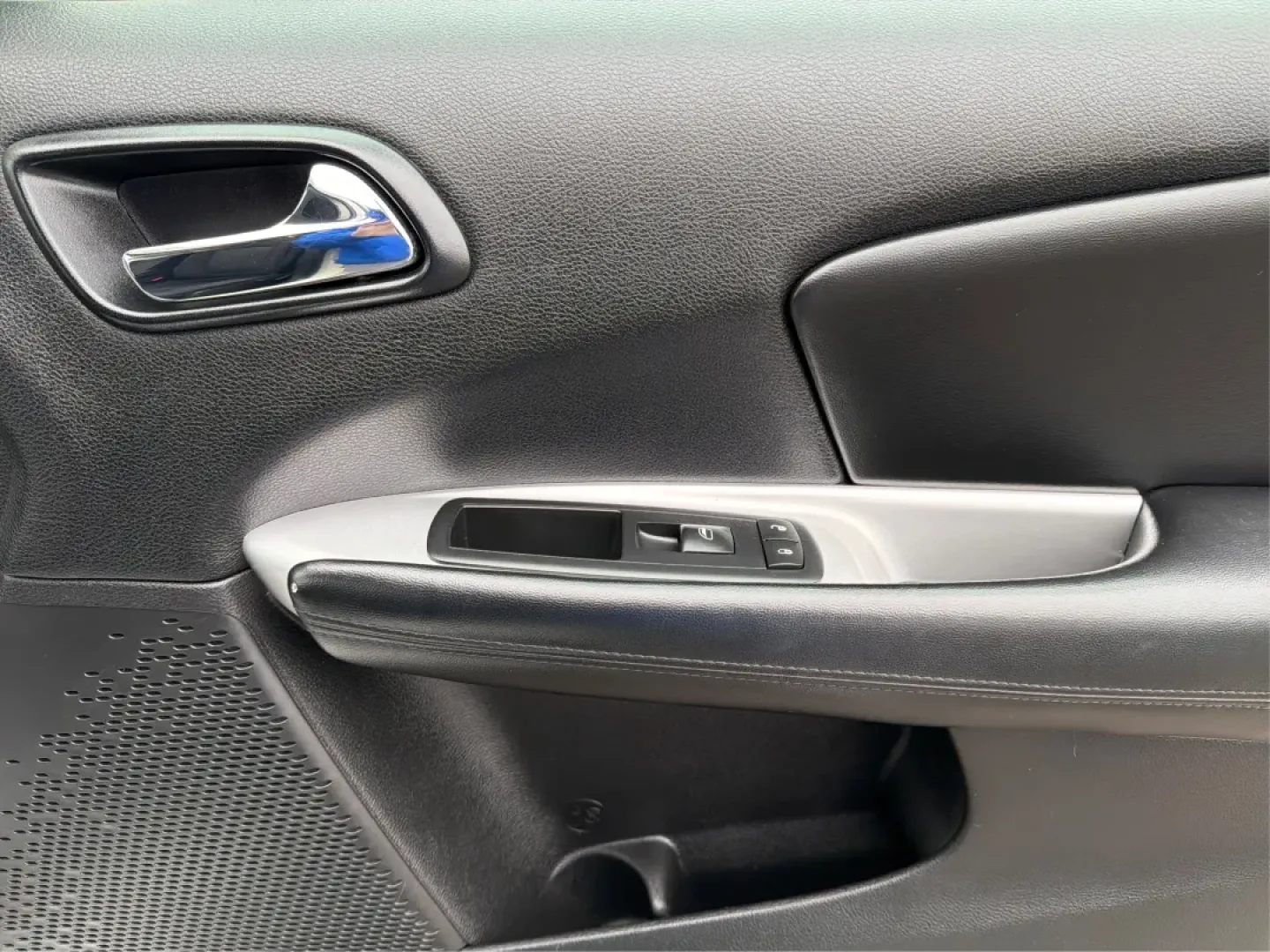 2016 Dodge Journey SE (3C4PDCAB1GT) with an Tigershark MultiAir 2.4L I-4 DOHC engine, located at 1099 N County Rd 25A, Troy, OH, 45373, (937) 908-9800, 40.057079, -84.212883 - Are you searching for the perfect vehicle to accommodate your growing family or enhance your daily commute? Look no further than this stunning 2016 Dodge Journey SE, available now at Advantage Car and Credit in Troy, OH! With its spacious interior and excellent features, this budget-friendly SUV is - Photo#19