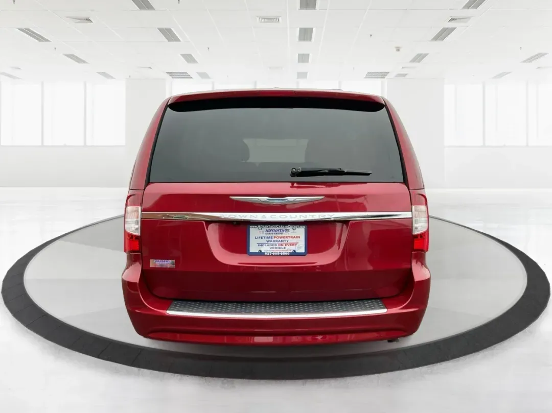 2016 Chrysler Town and Country Touring (2C4RC1BG8GR) with an Pentastar 3.6L V-6 DOHC engine, located at 880 E. National Road, Vandalia, OH, 45377, (937) 908-9800, 39.891918, -84.183594 - **Find Your Family Adventure with This 2016 Chrysler Town and Country at Advantage Car and Credit - Vandalia!**<br /> <br /> Imagine packing up your family and hitting the open road in a reliable, spacious van that caters to all your travel needs. The 2016 Chrysler Town and Country is your ticke - Photo#3