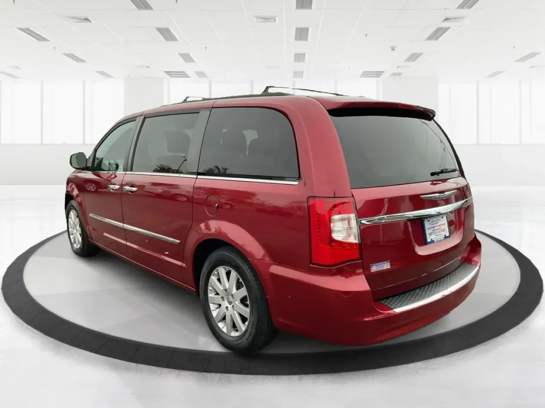 2016 Chrysler Town and Country Touring (2C4RC1BG8GR) with an Pentastar 3.6L V-6 DOHC engine, located at 880 E. National Road, Vandalia, OH, 45377, (937) 908-9800, 39.891918, -84.183594 - **Find Your Family Adventure with This 2016 Chrysler Town and Country at Advantage Car and Credit - Vandalia!**<br /> <br /> Imagine packing up your family and hitting the open road in a reliable, spacious van that caters to all your travel needs. The 2016 Chrysler Town and Country is your ticke - Photo#4